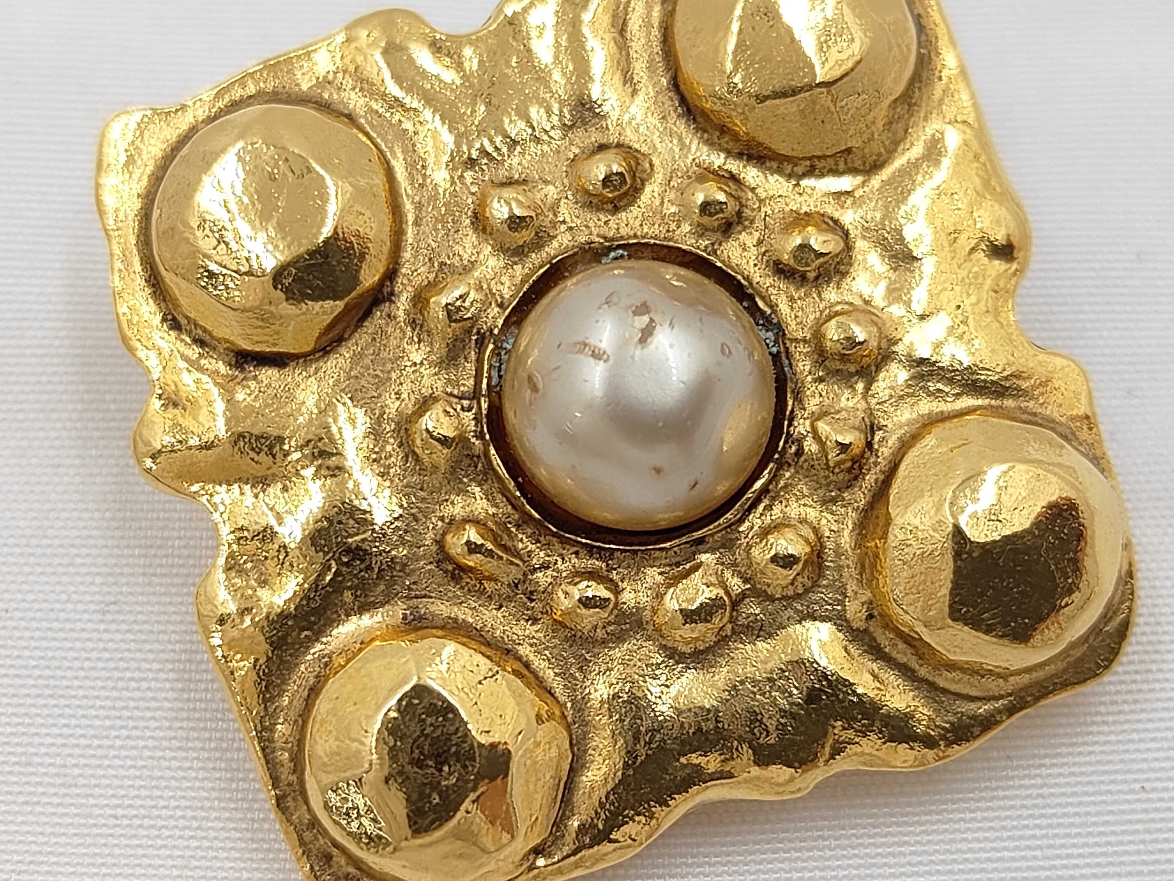 gold diamond vintage earrings — view 7