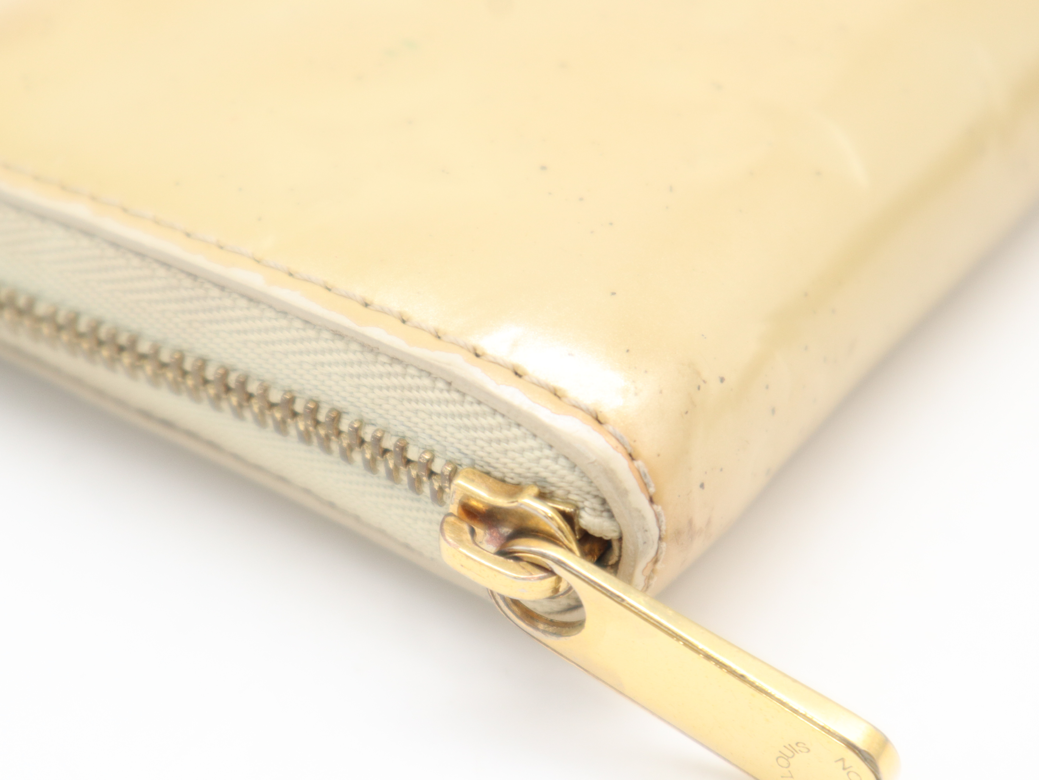 M90203 Vernis Zippy Coin Purse Dune Wallet — view 7