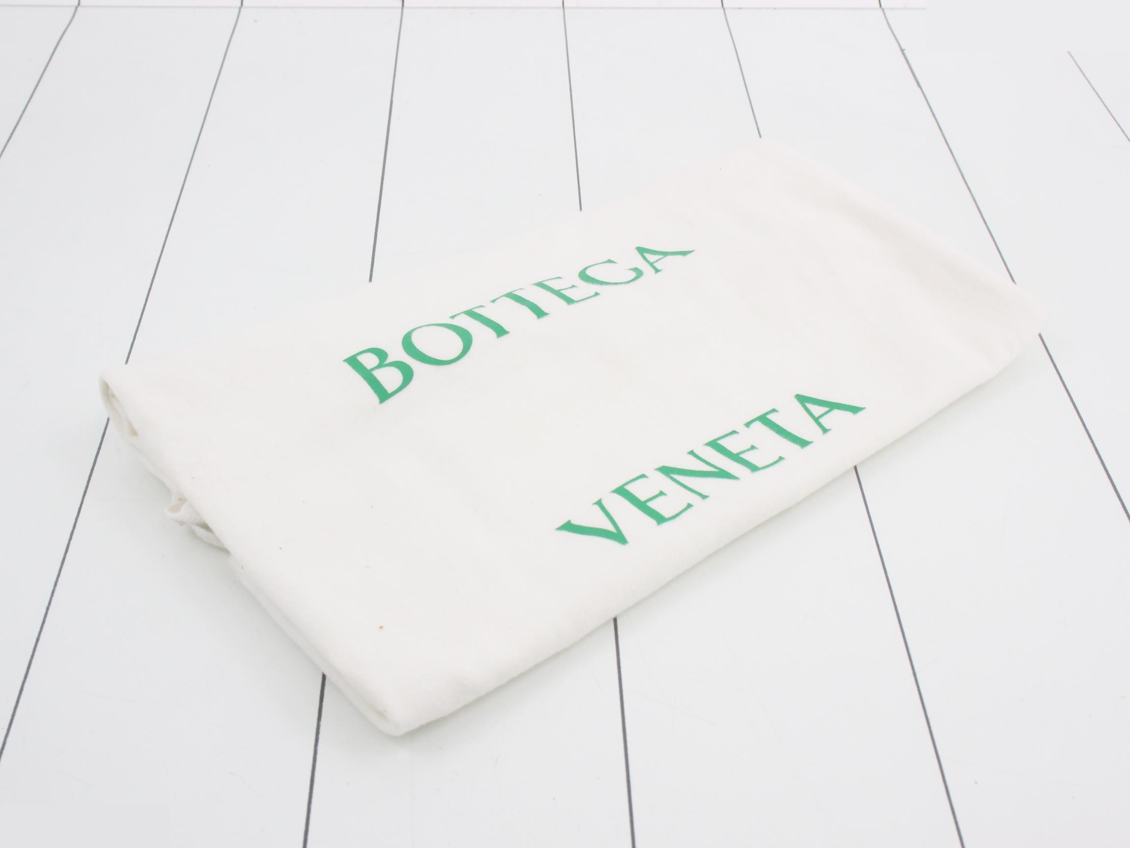 Leather shoulder bag, white — view 7