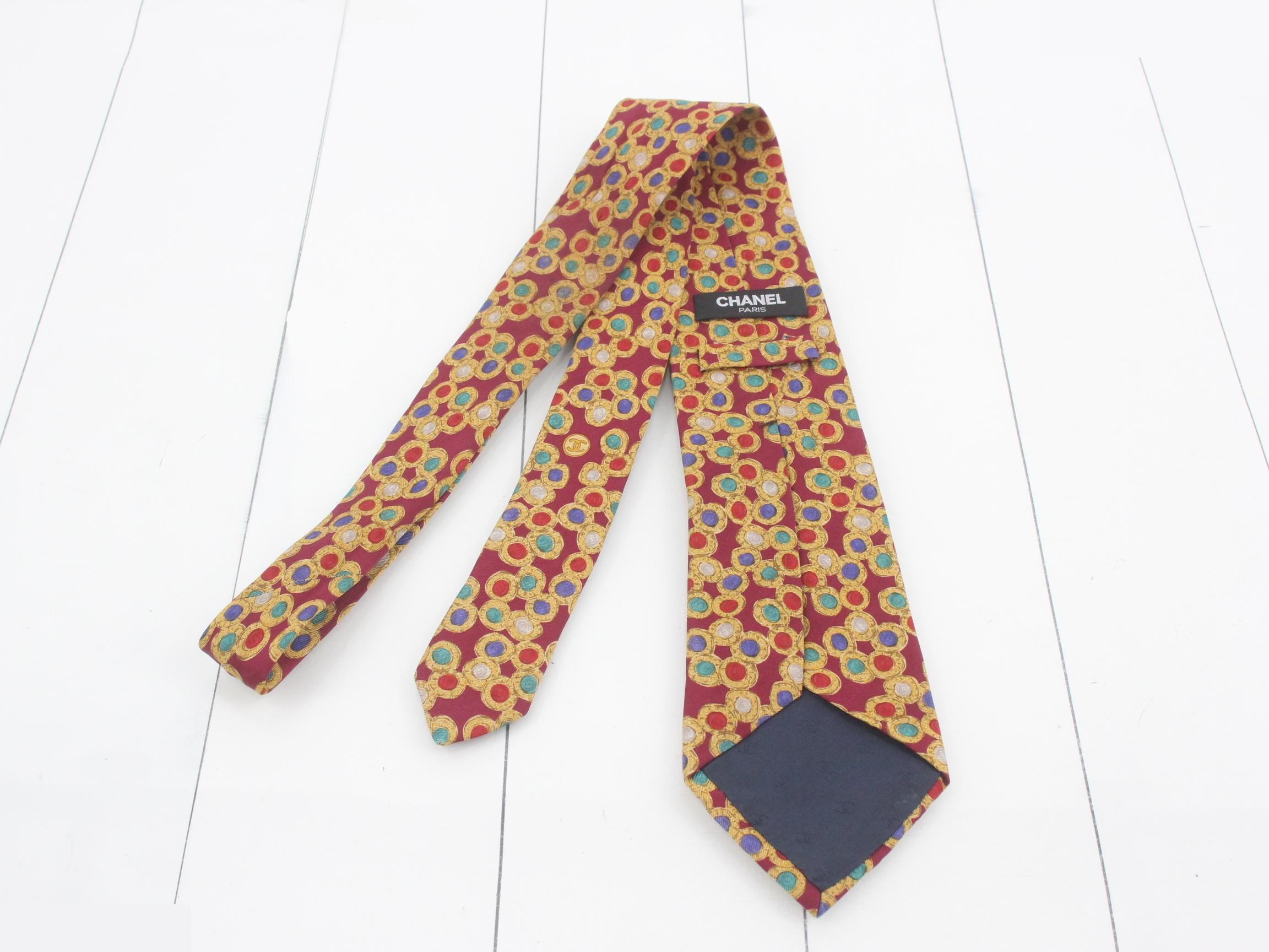 tie — view 2