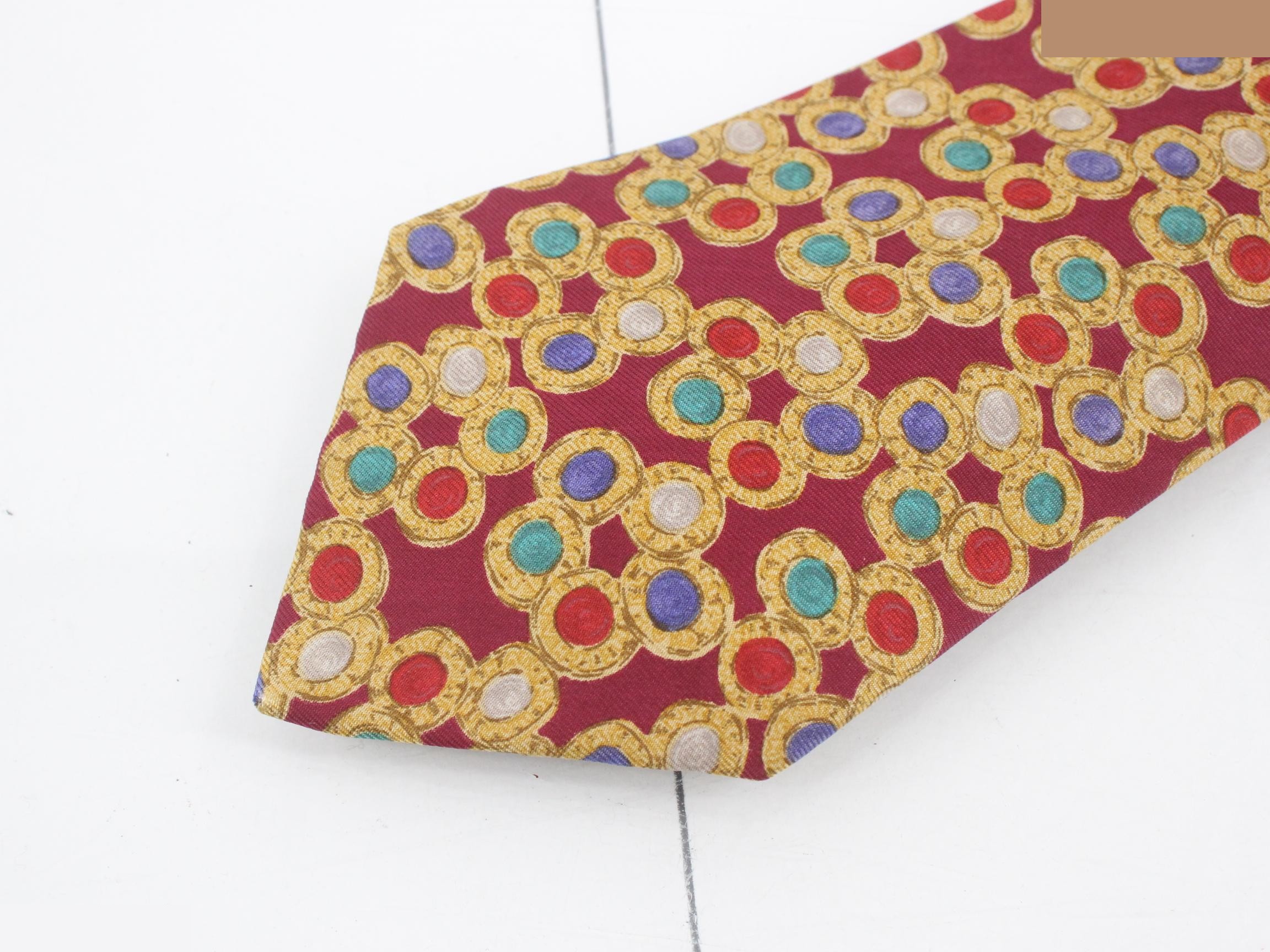 tie — view 3