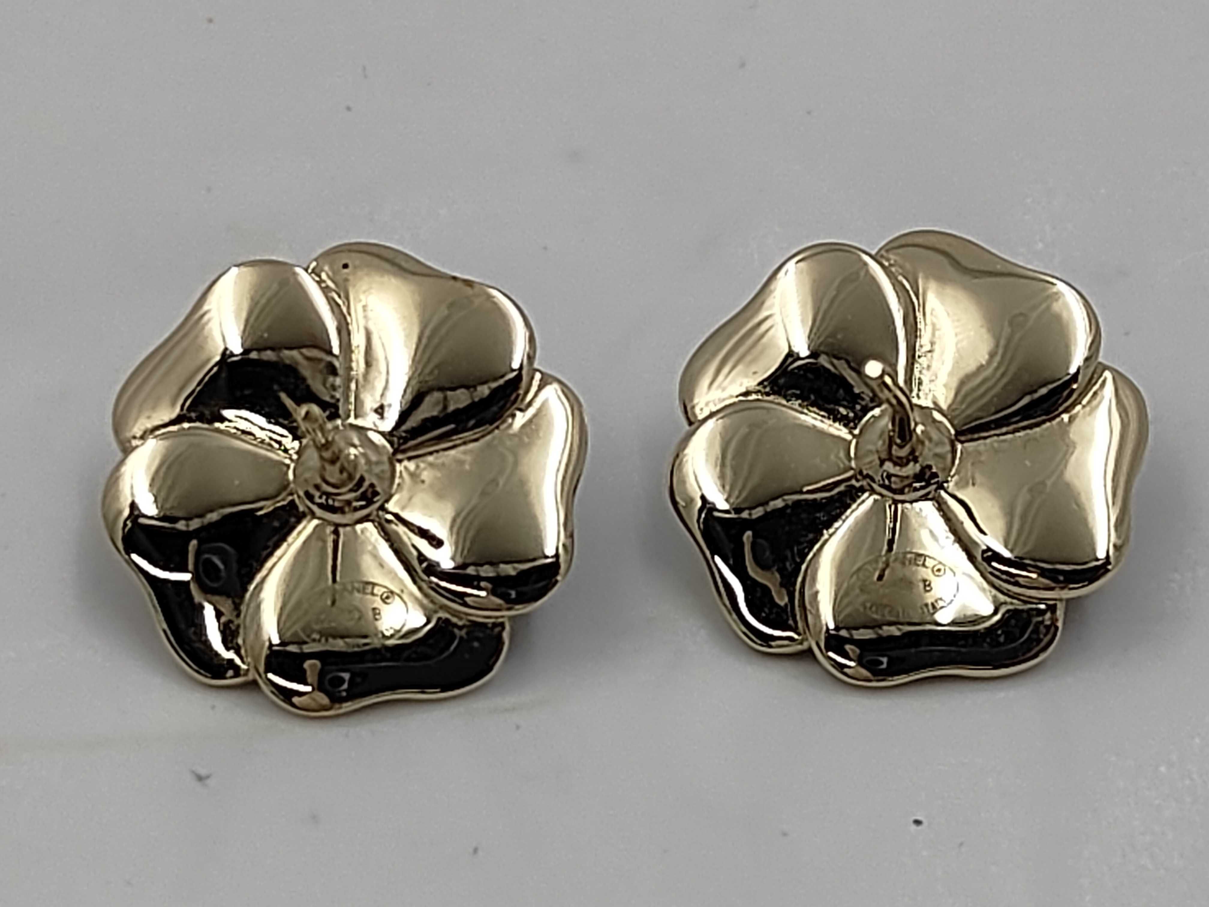 GP Hardware Camellia Black Earrings — view 2