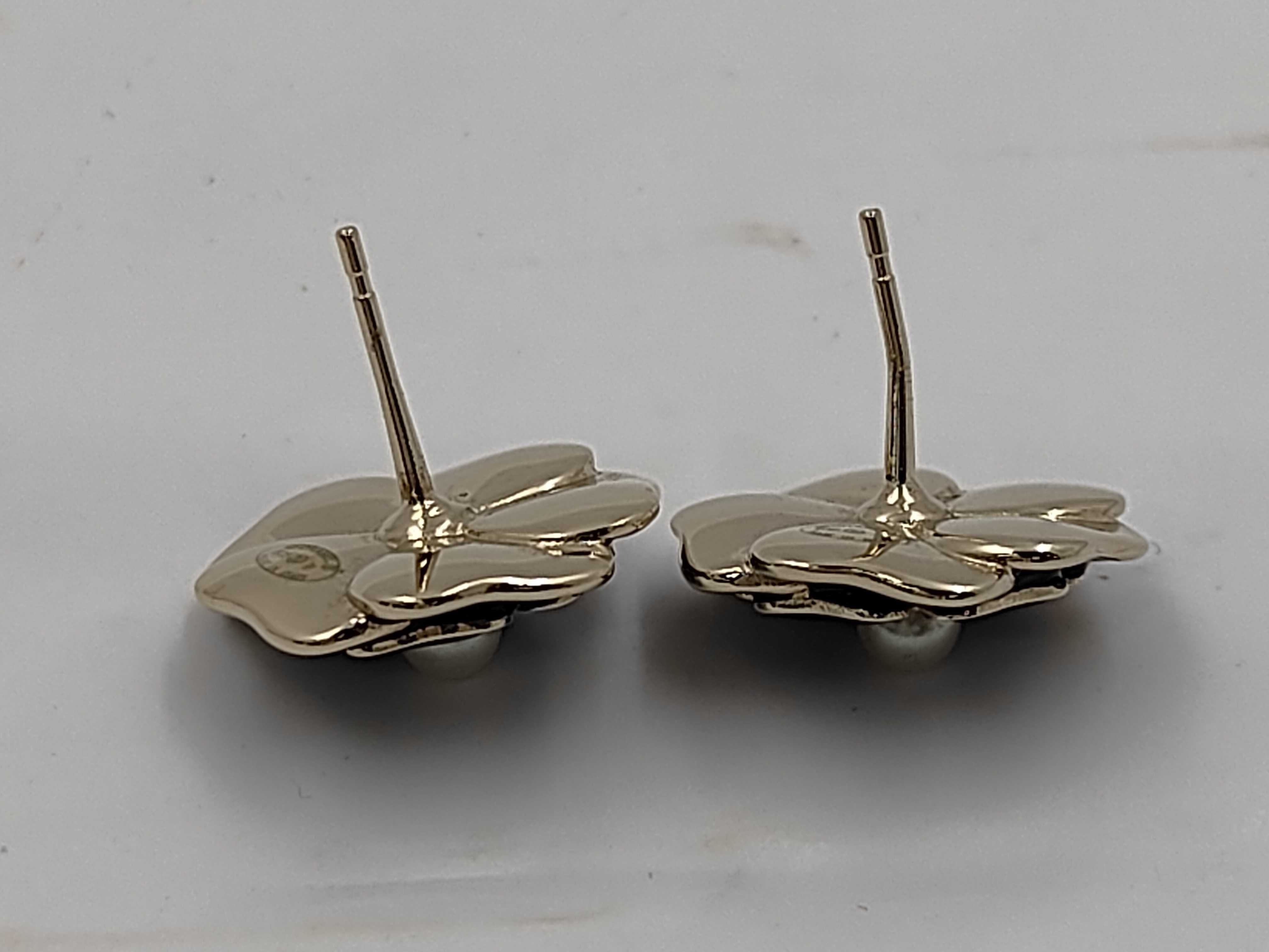 GP Hardware Camellia Black Earrings — view 4
