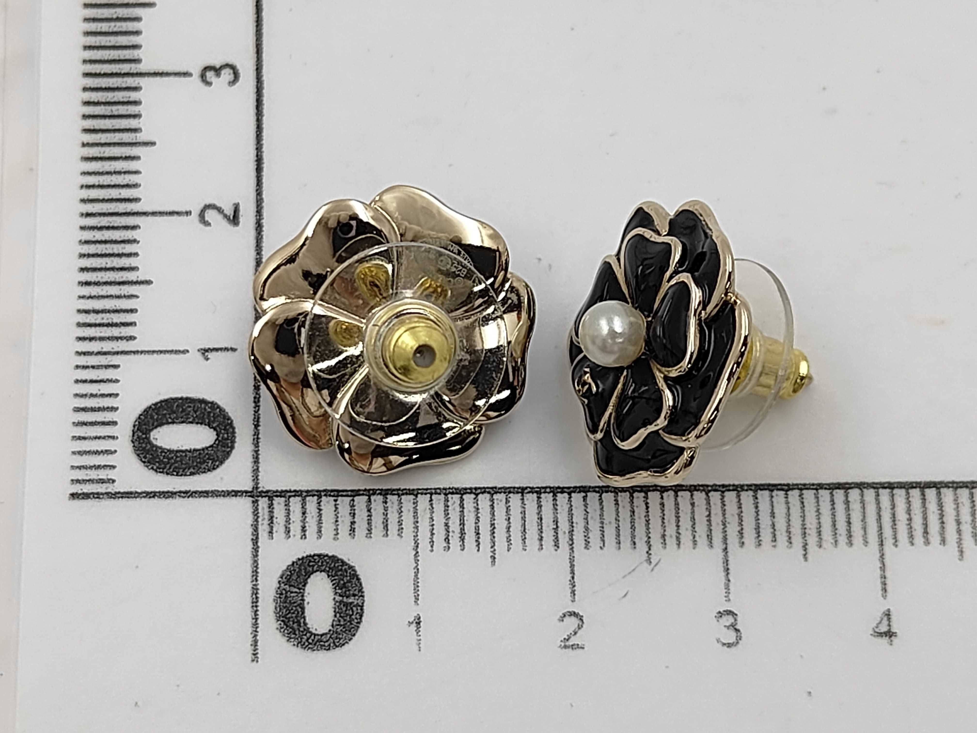 GP Hardware Camellia Black Earrings — view 6