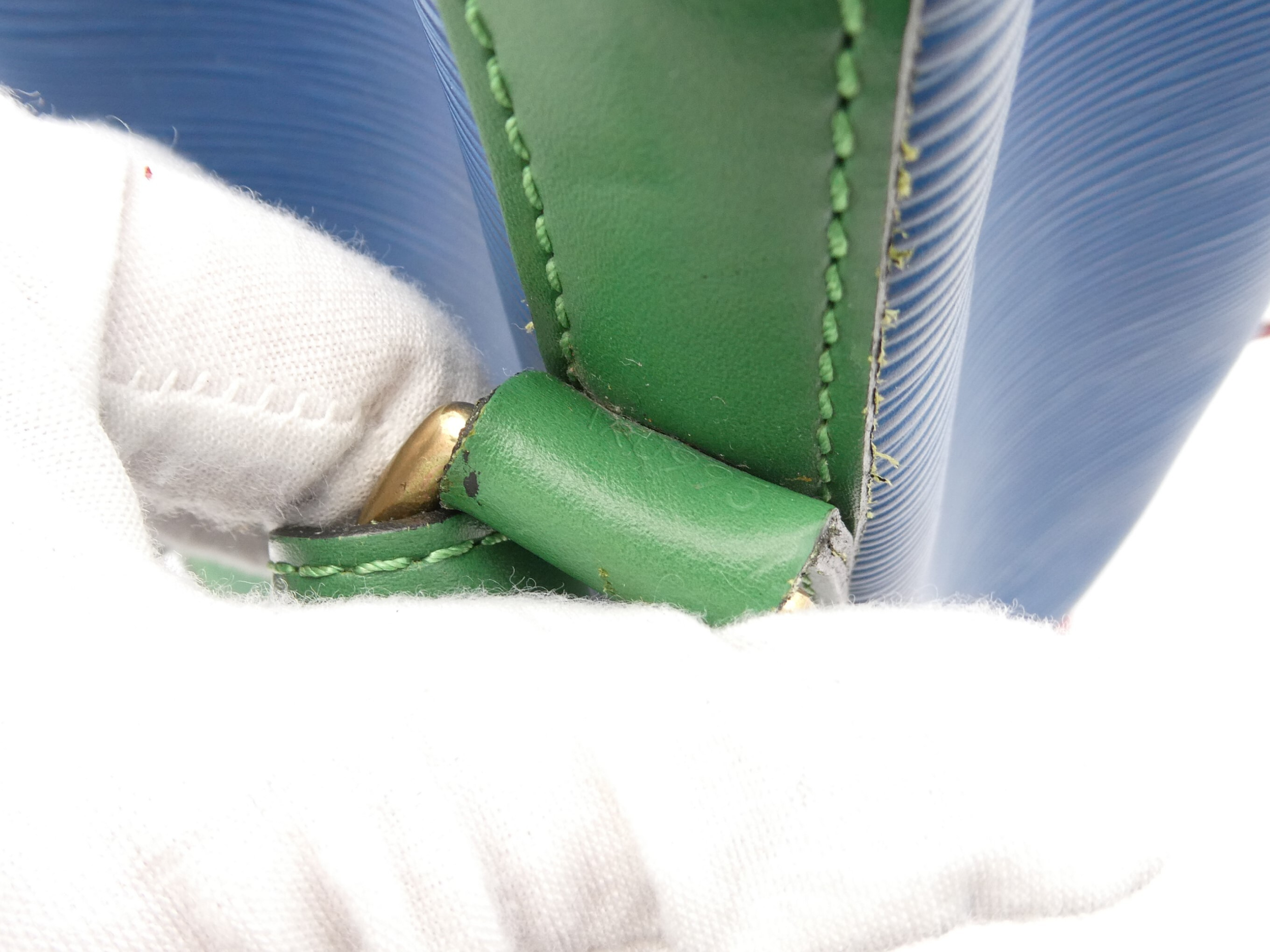 Epi Noé Tricolor Shoulder Bag — view 9