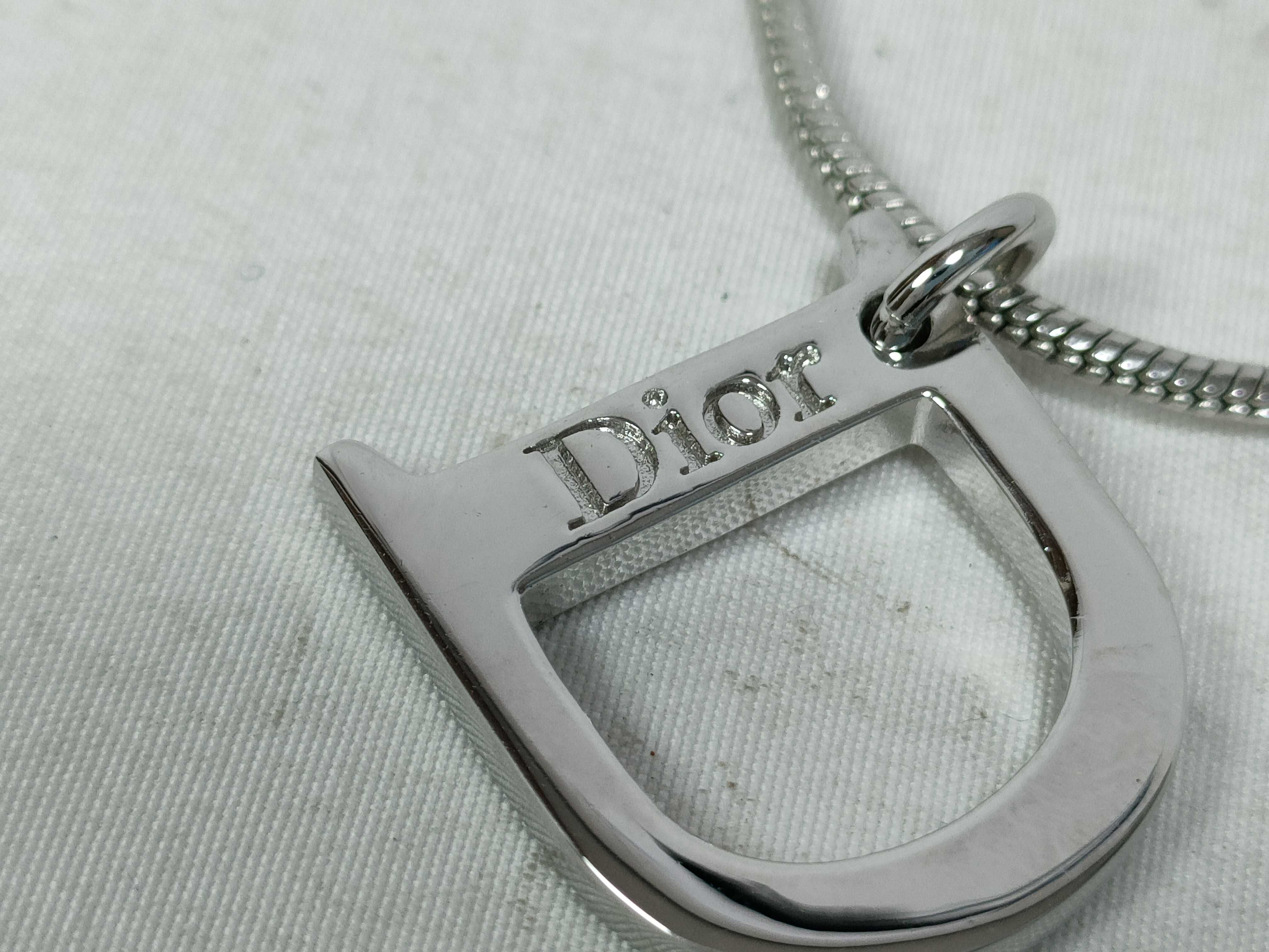 D logo necklace — view 2