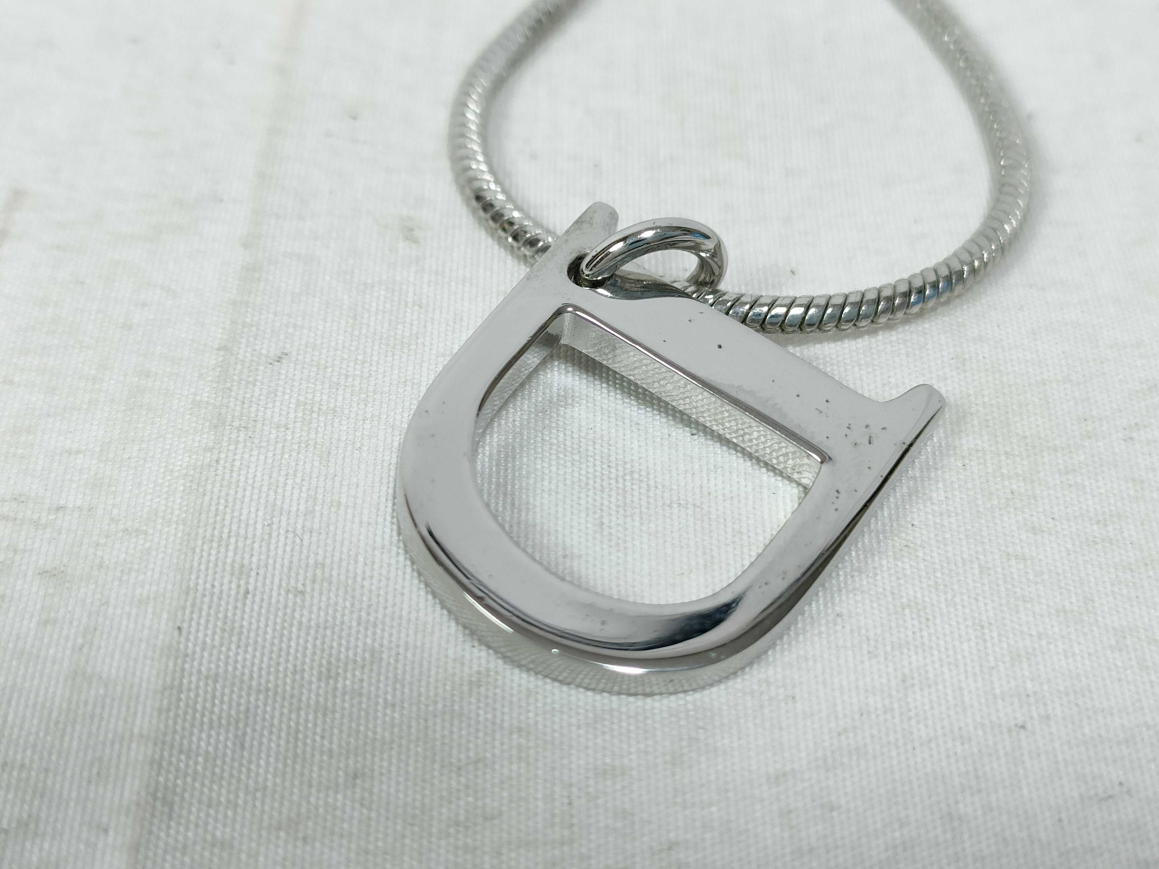 D logo necklace — view 3