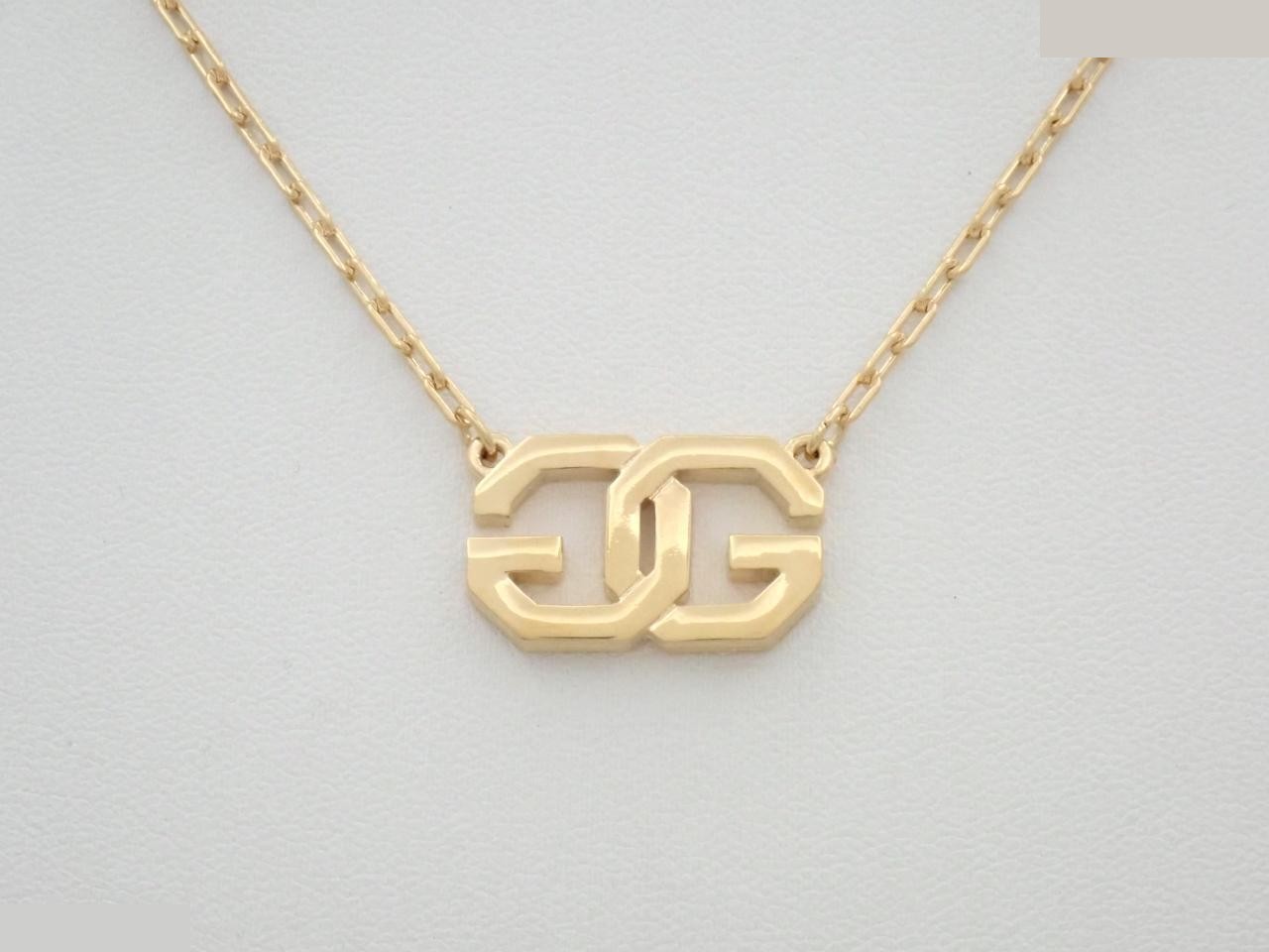 Other lines: Precious metal necklaces and pendants, total length approximately 38 cm.