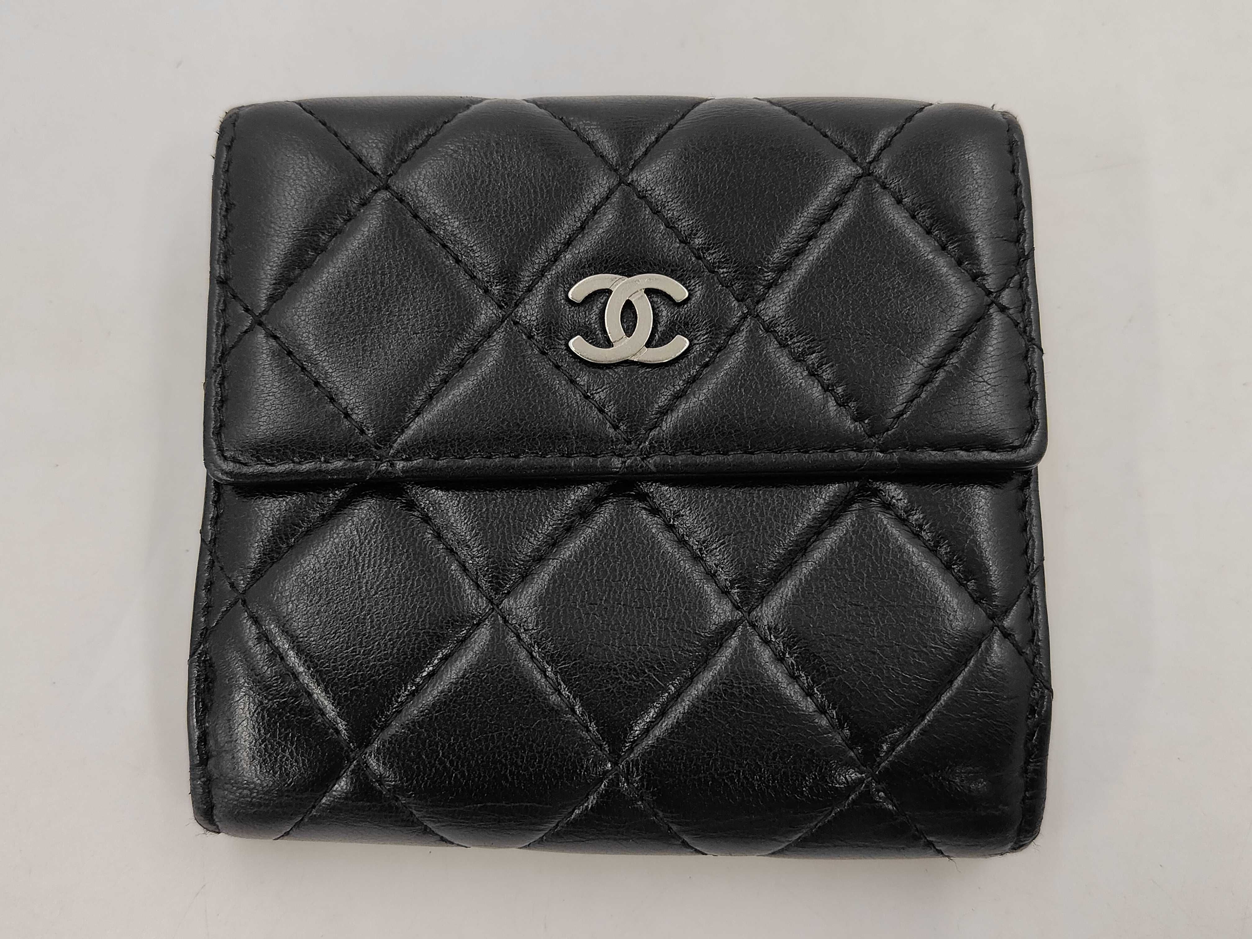 Matelassé Lambskin Bi-fold Wallet with Double Snap Closure, Seal/Card/Serial Number 21 Series, Dust Bag Included