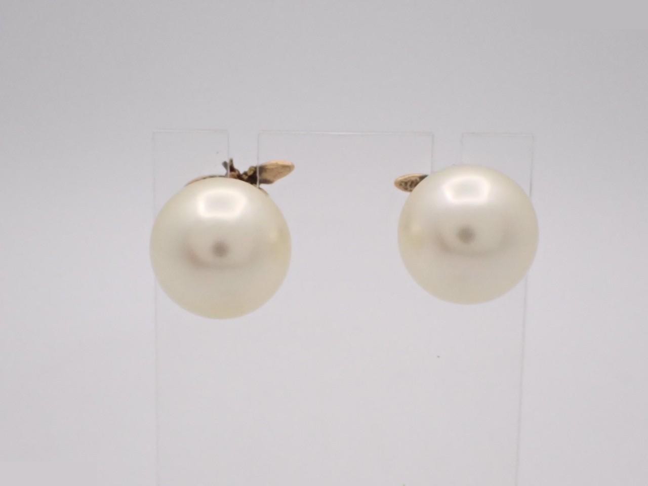 Other lines: Precious metals, earrings, pearls, peaches, gold — view 2