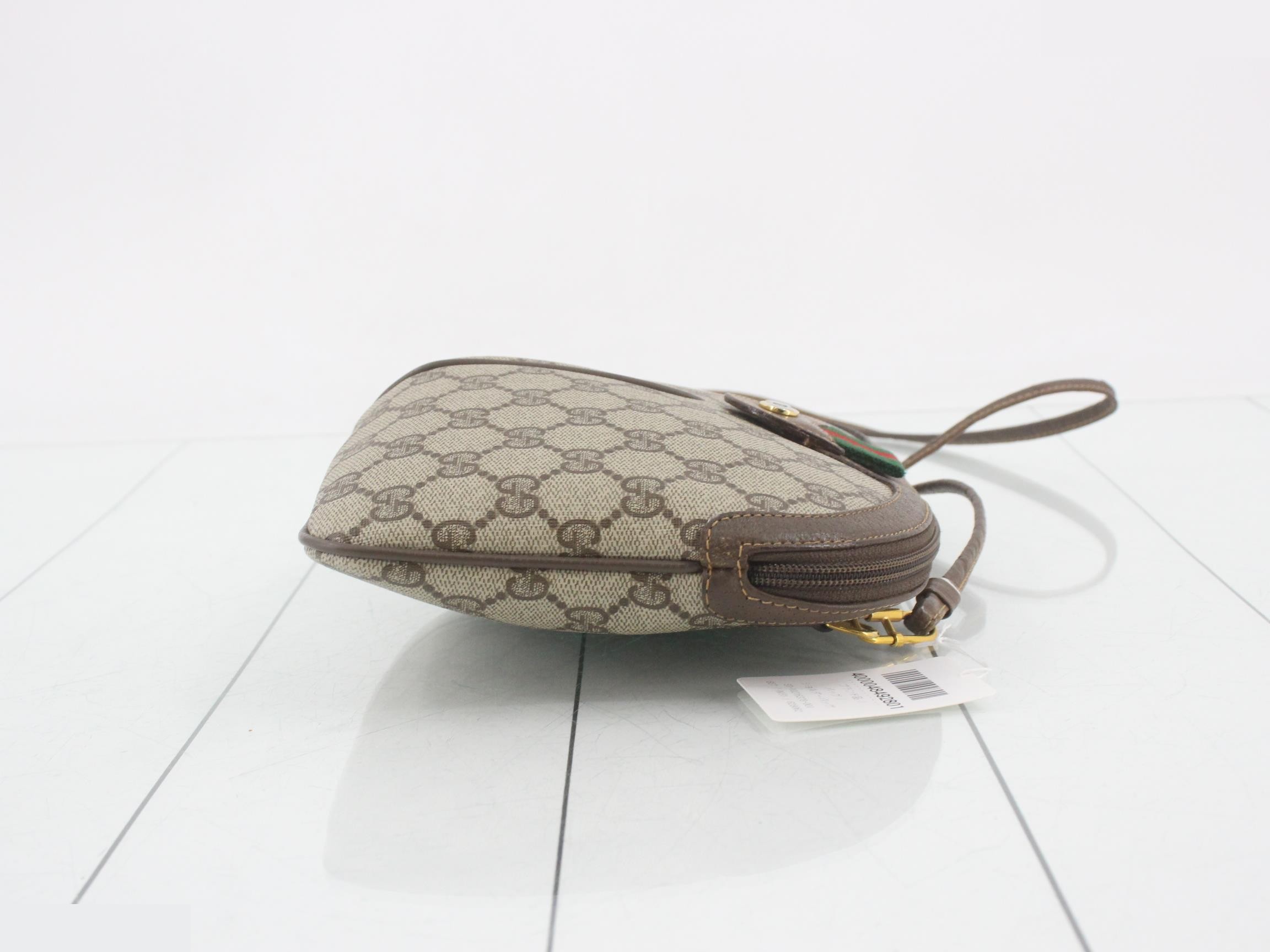 GG Supreme Shoulder Bag — view 3