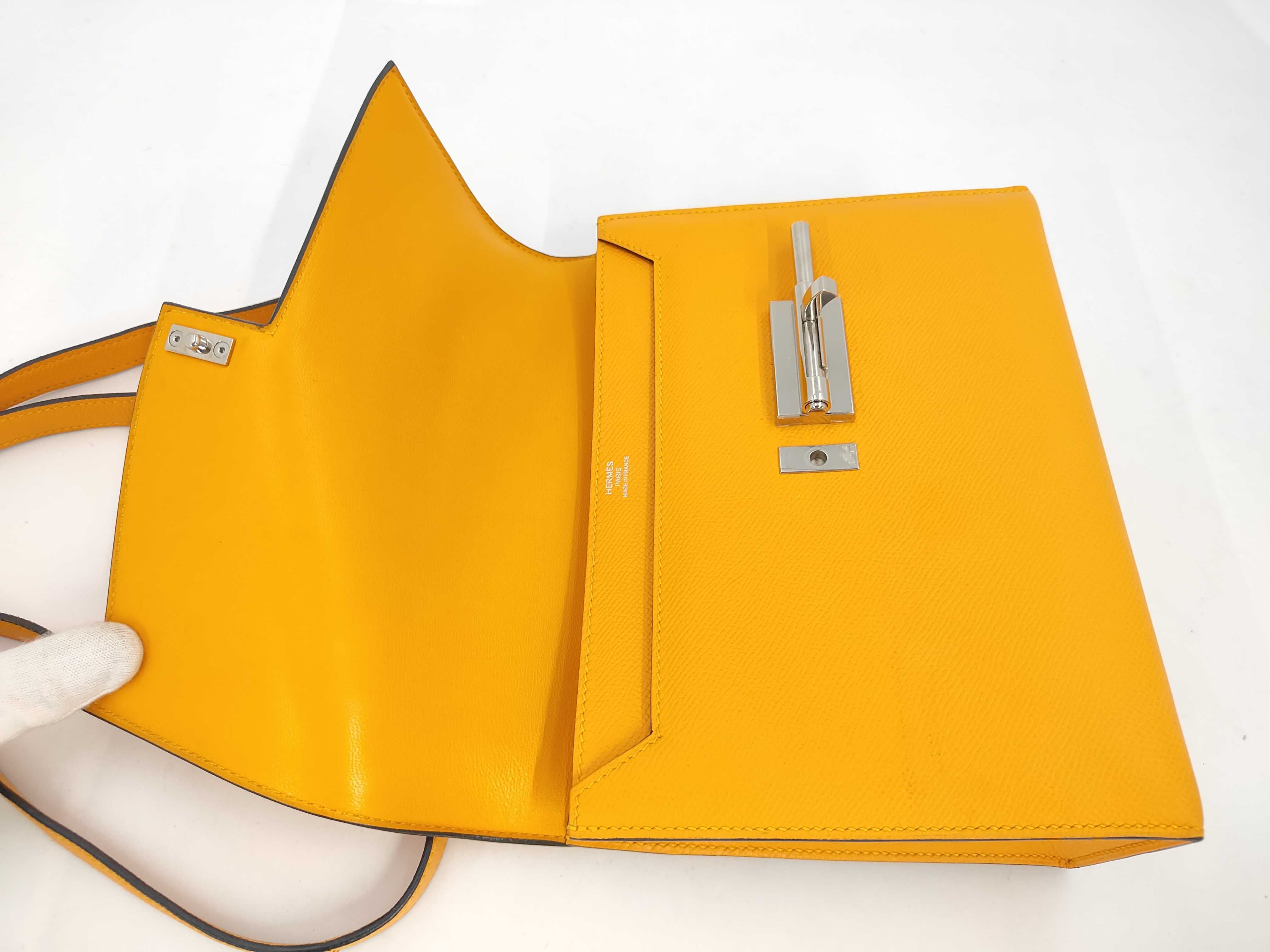 Veroux 23 Jaune Ambre Epsom Silver Shoulder Bag (A stamp) — view 8