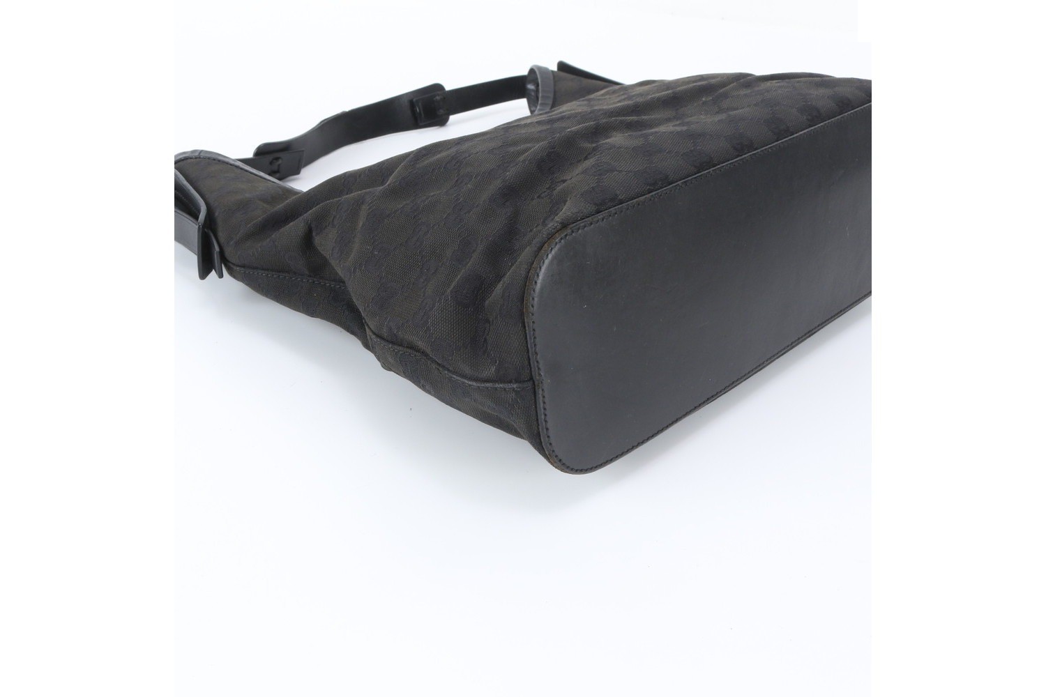 GG Canvas 106242 Leather Shoulder Bag — view 4