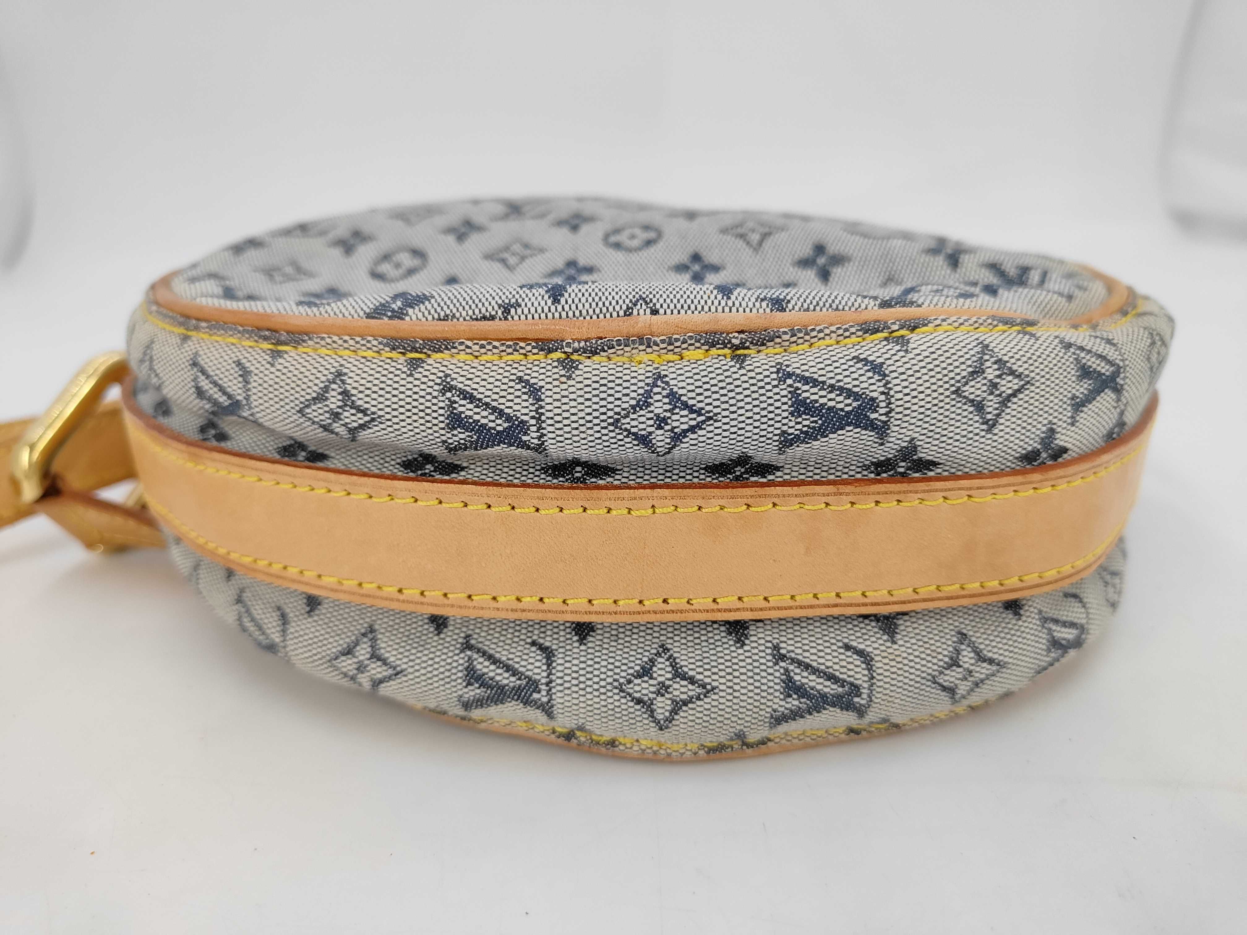 LV Pouch Shoulder Bag — view 9
