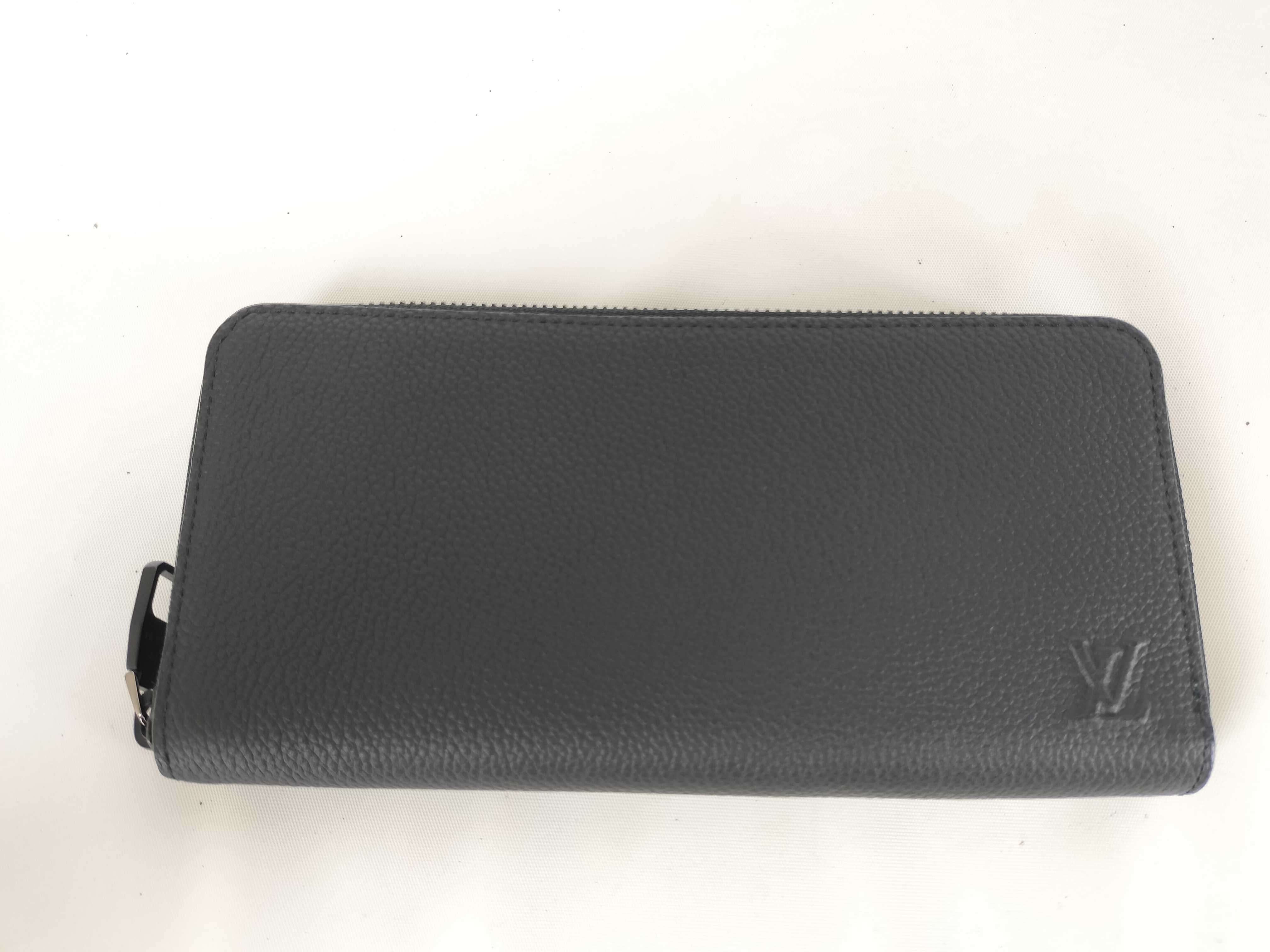 M25959 Zippy Wallet Horizontal Wallet