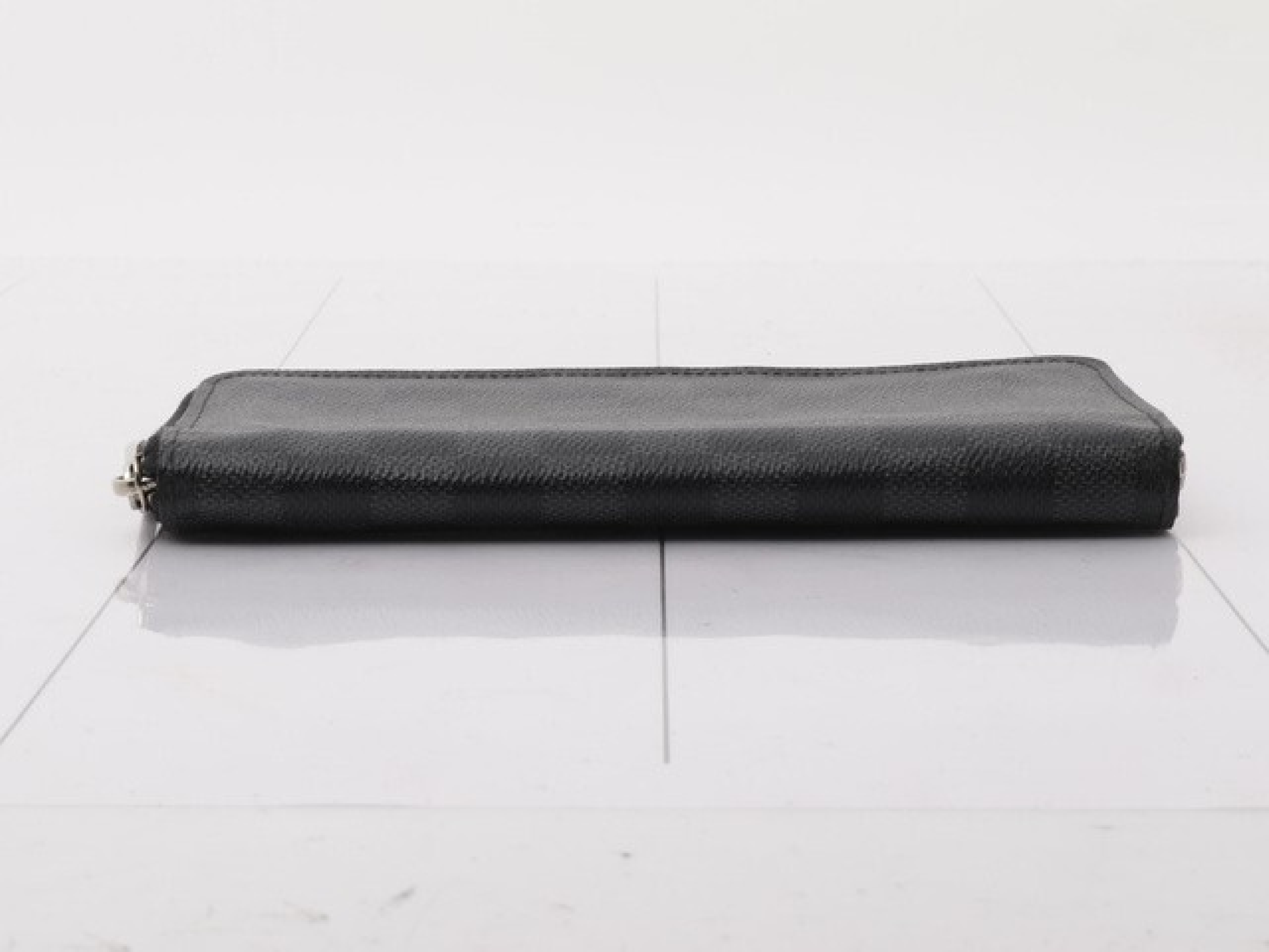 Zippy Wallet Vertical Bag — view 3