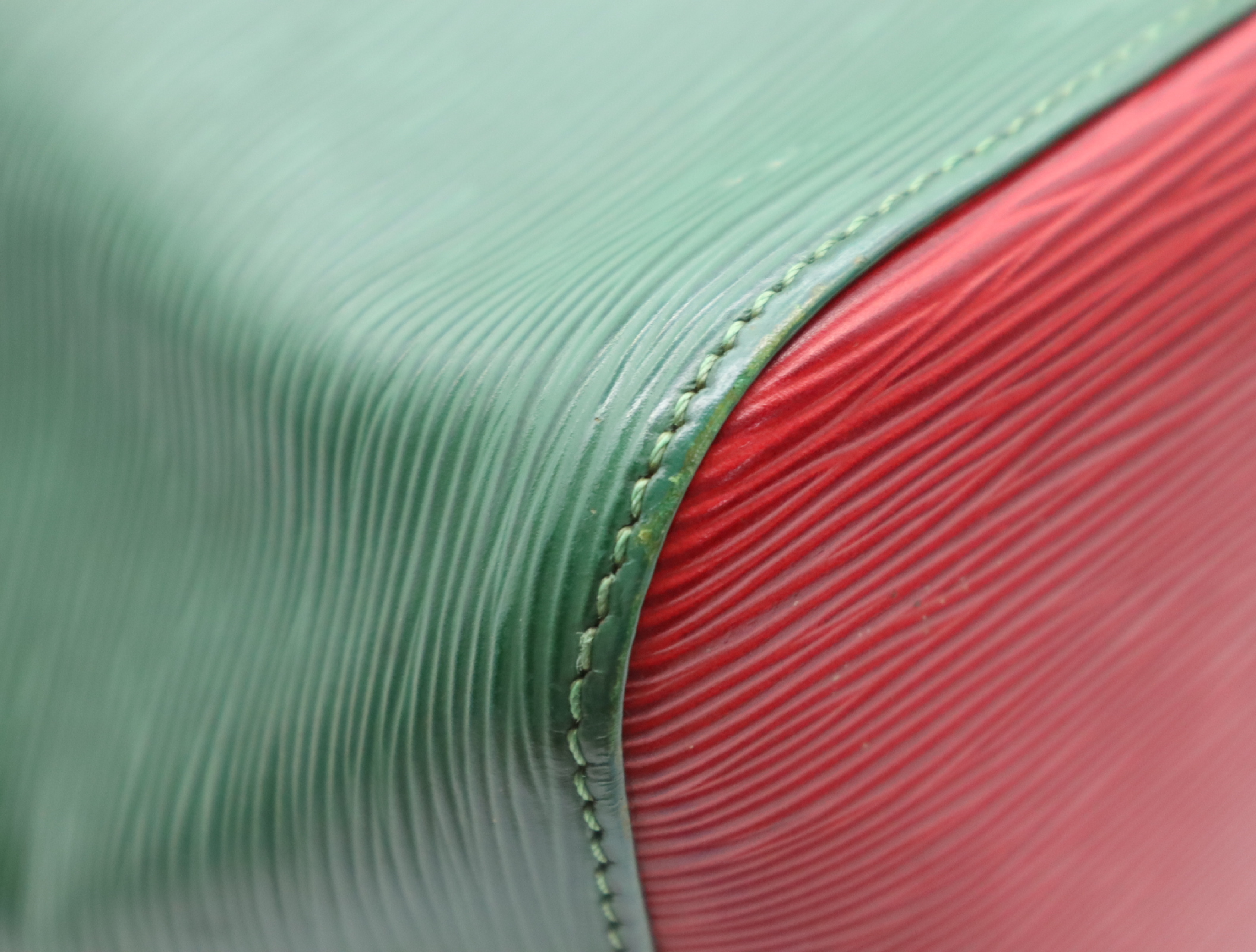 M44147 Epi Petit Noe Borneo Green Castilian Red Shoulder Bag — view 6