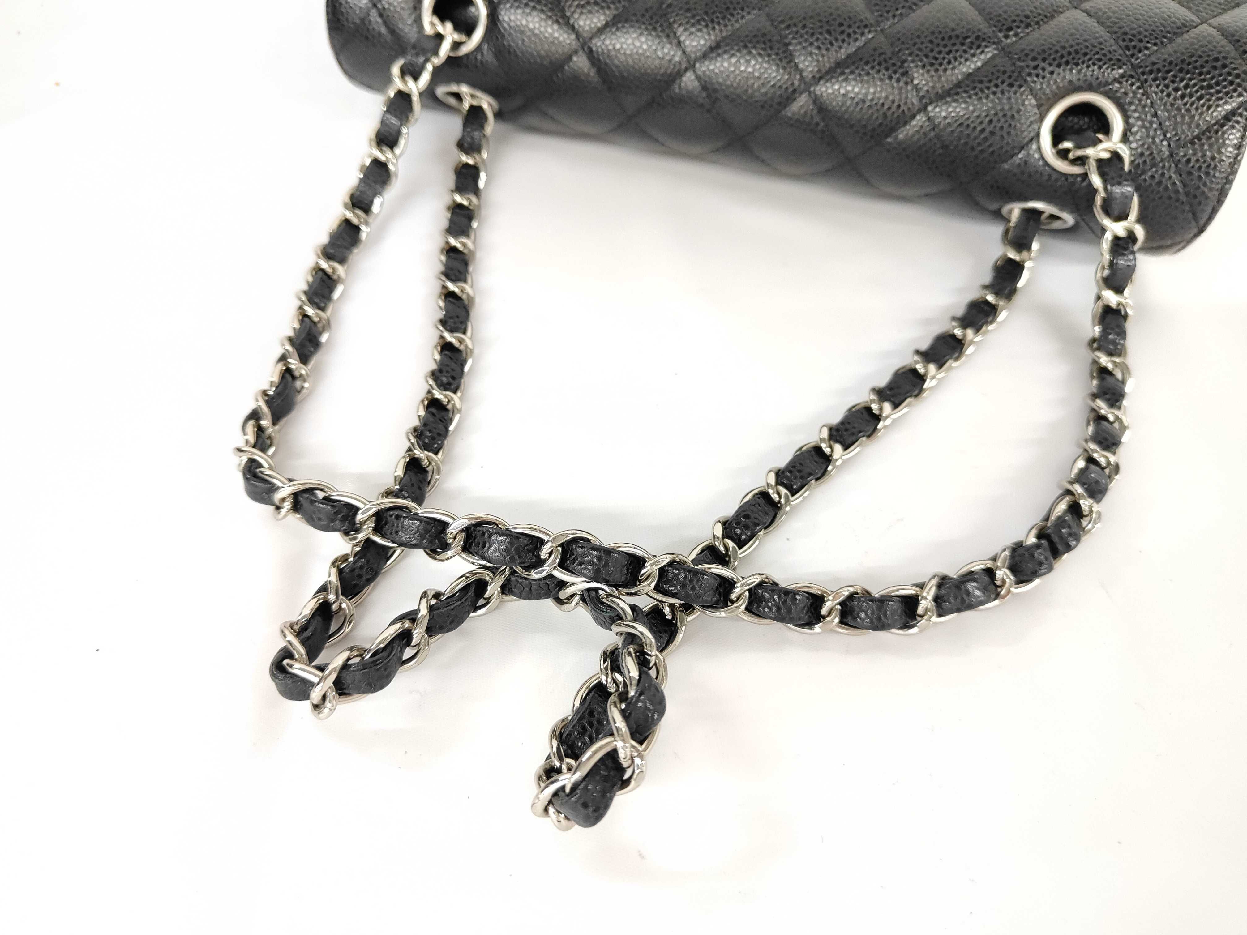 Matelassé 25 Caviar Skin Black Silver Hardware Double Flap Shoulder Bag (Serial Number 23) — view 3