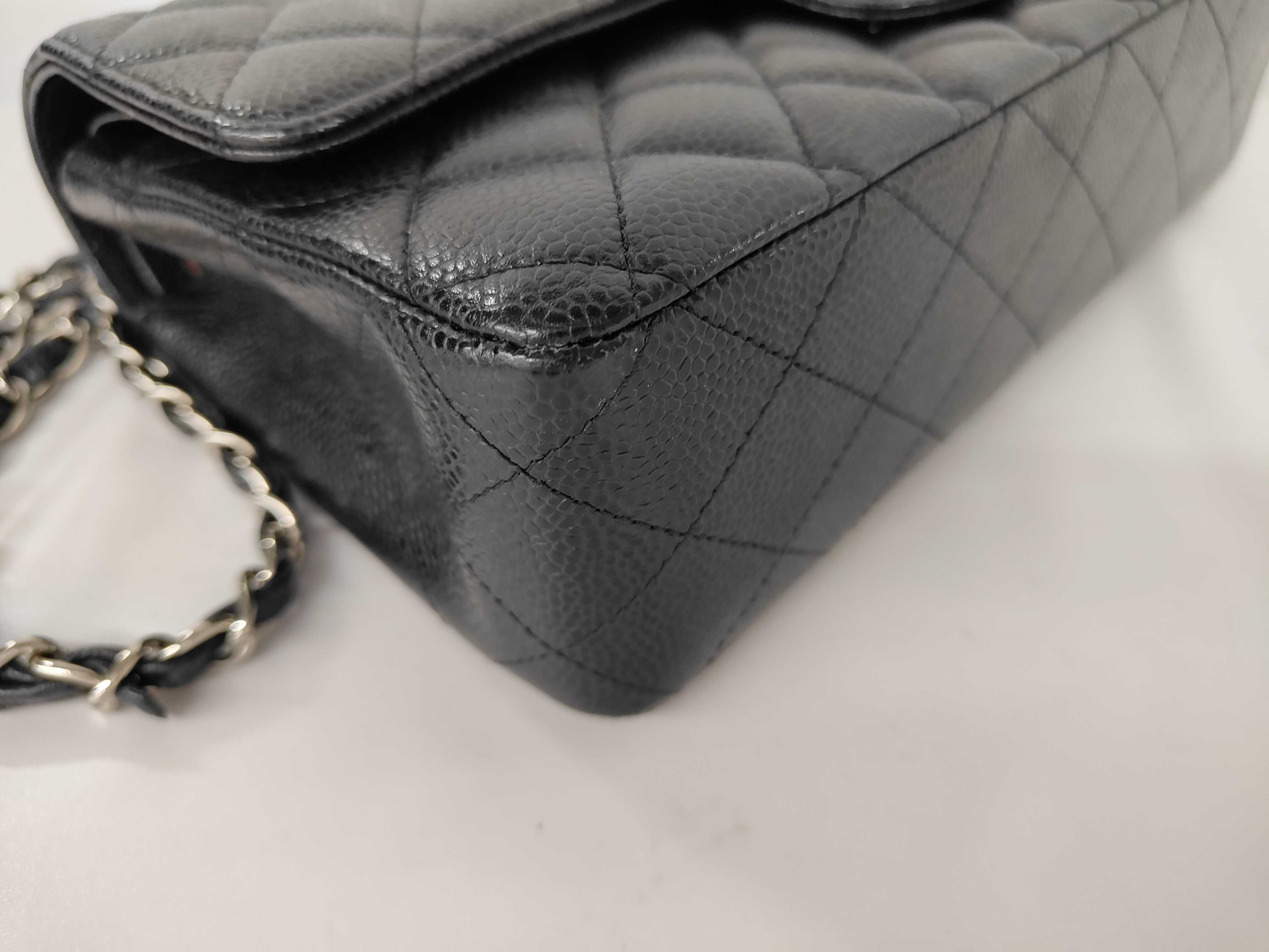 Matelassé 25 Caviar Skin Black Silver Hardware Double Flap Shoulder Bag (Serial Number 23) — view 5