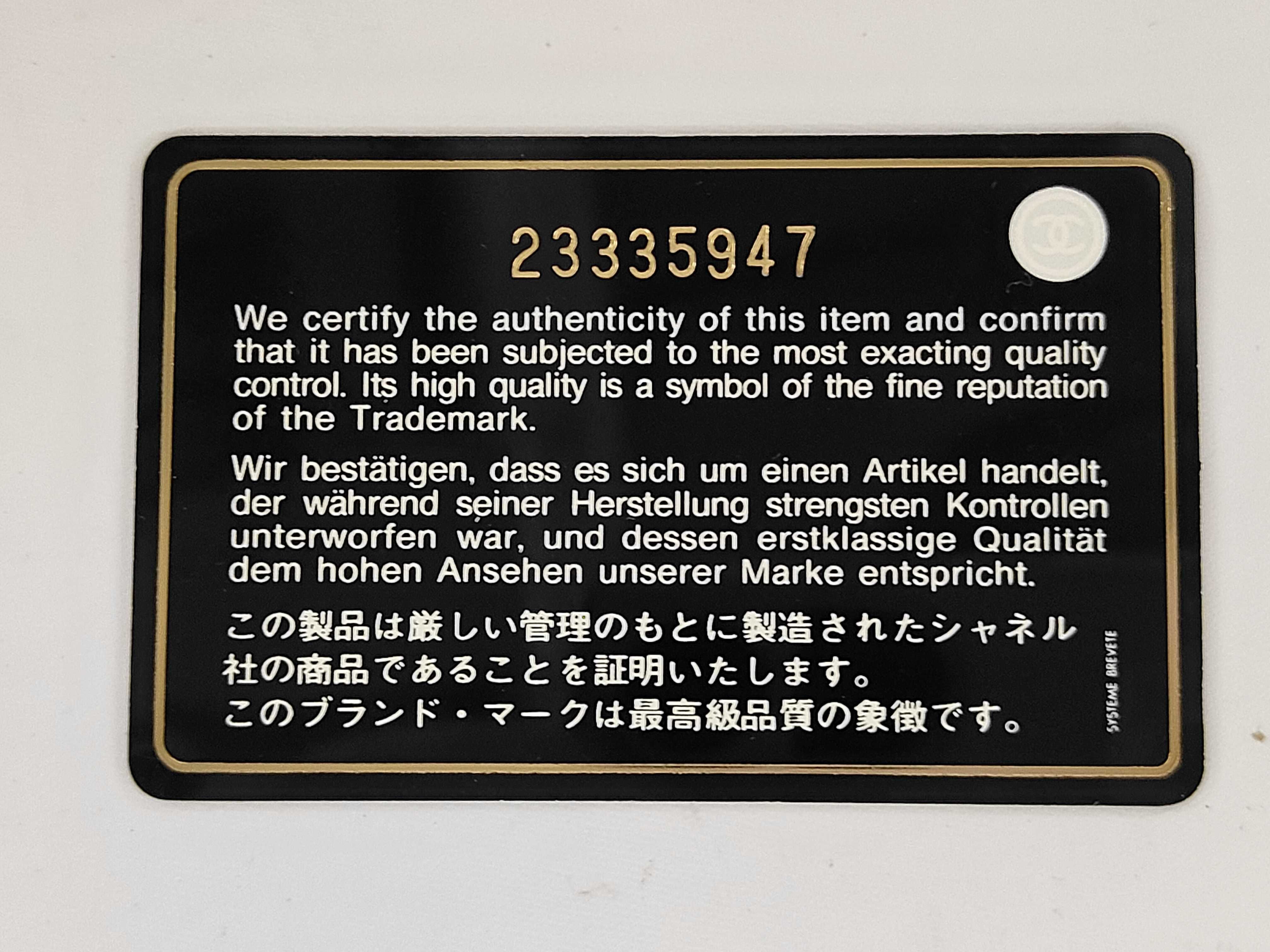Matelassé 25 Caviar Skin Black Silver Hardware Double Flap Shoulder Bag (Serial Number 23) — view 10