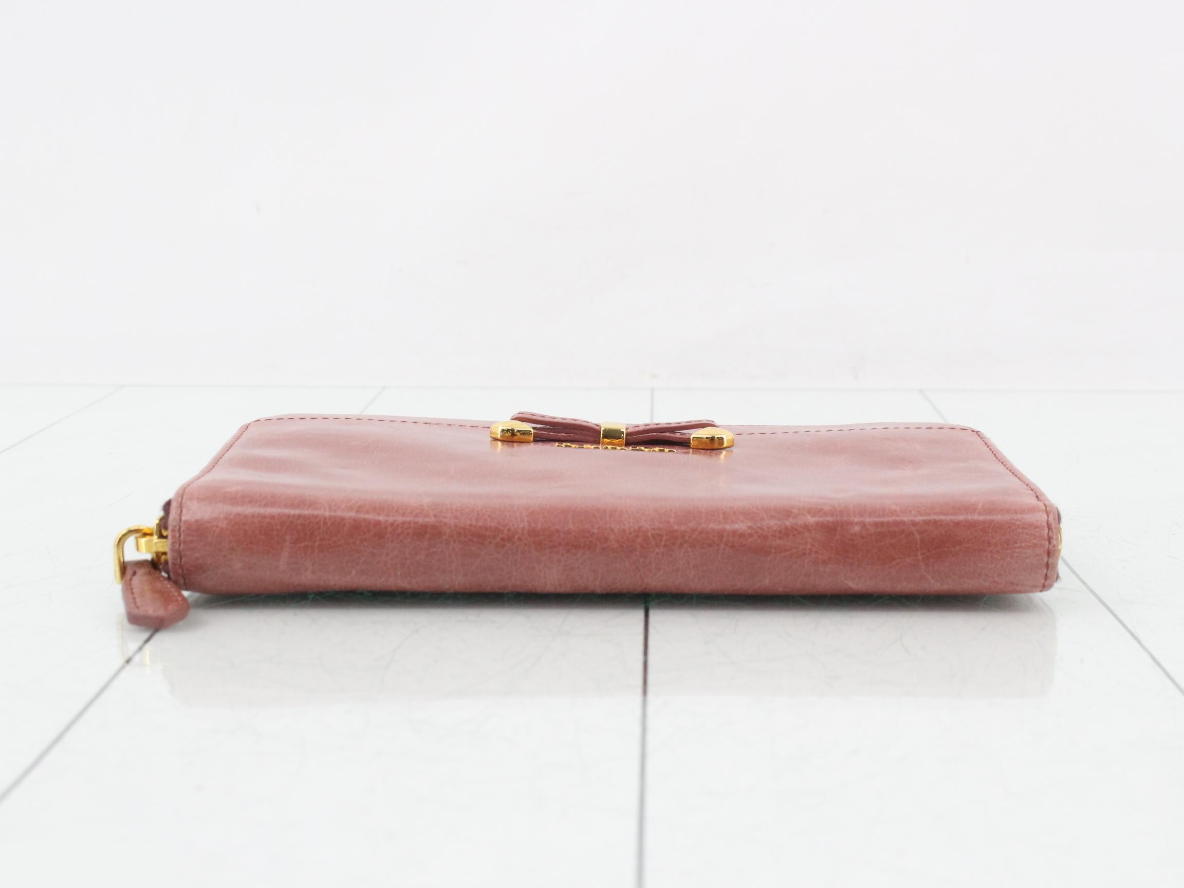 long wallet, pink leather, round zipper. — view 3