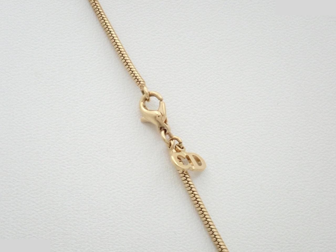 Gold-colored necklace, chain approximately 52cm long. — view 2
