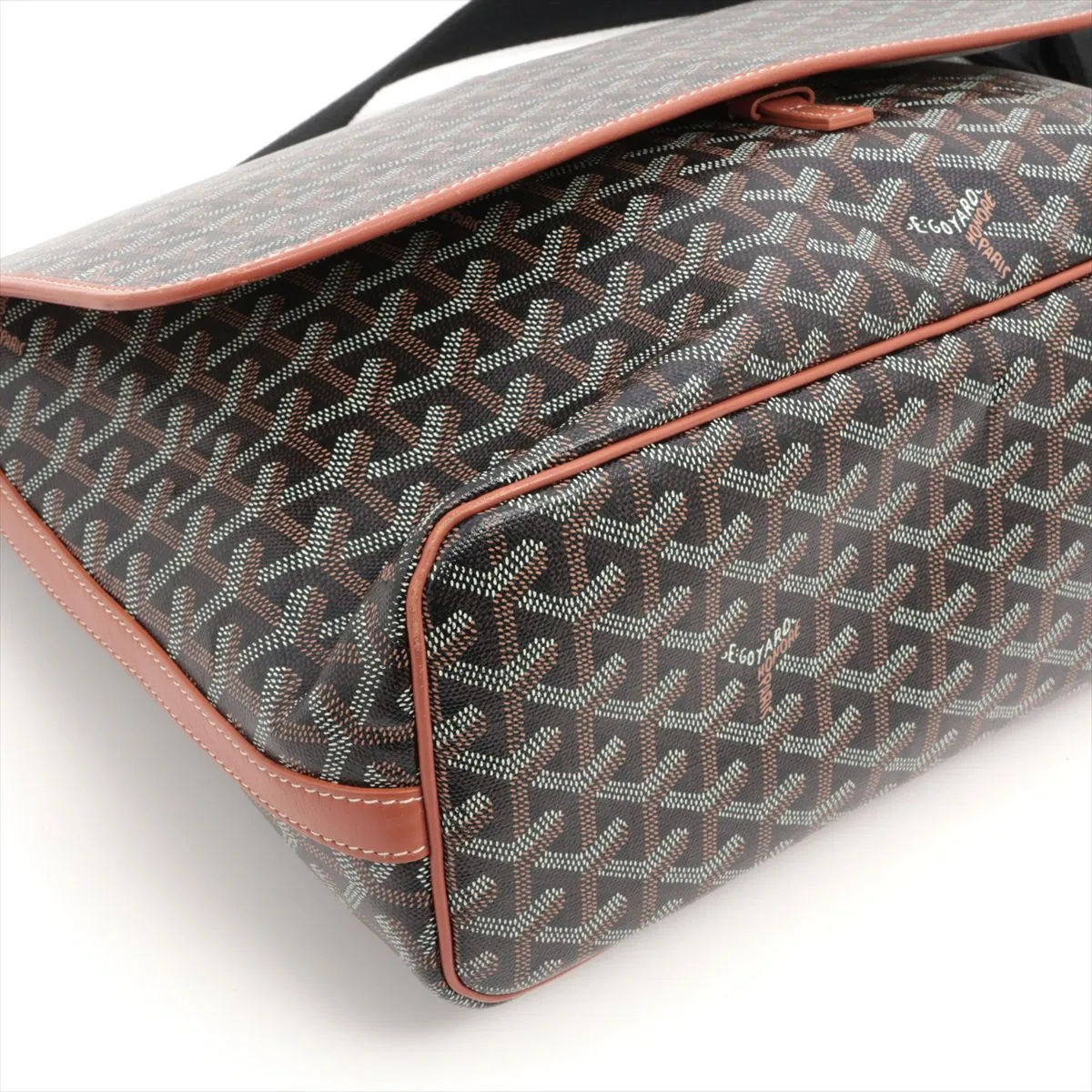 Capetian PVC x Leather Shoulder Bag Black x Brown — view 4