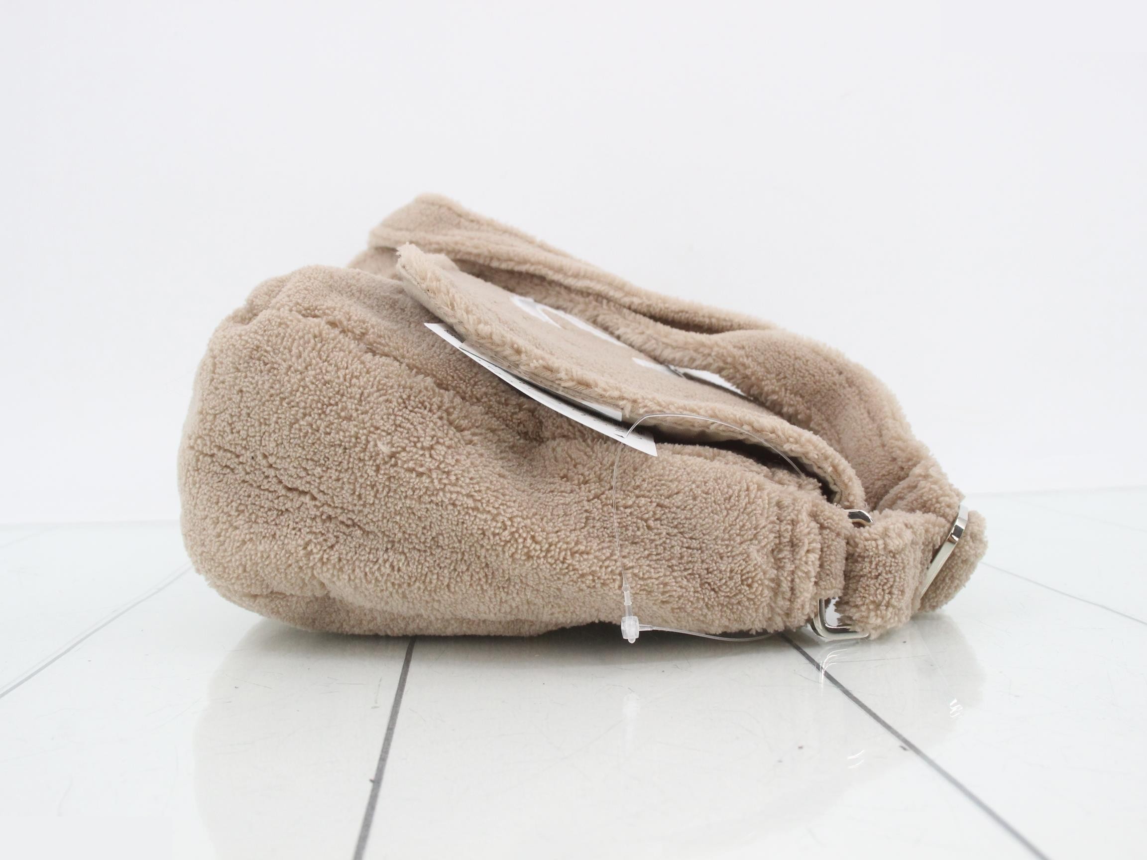 Shoulder bag here mark pile beige white — view 3