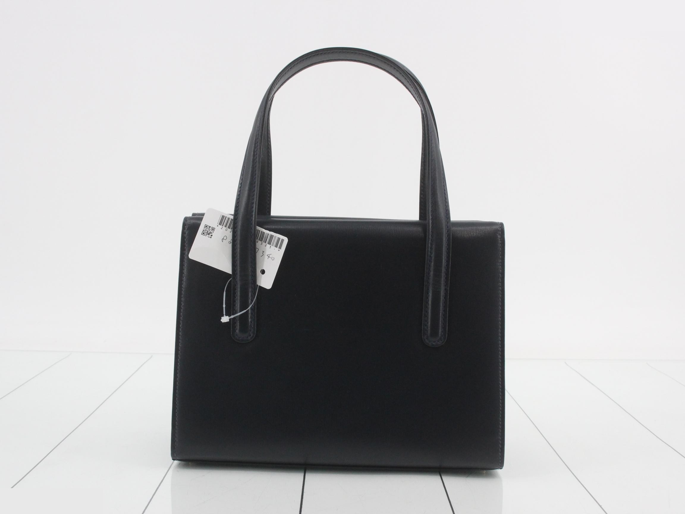 Clasp-closure handbag — view 2