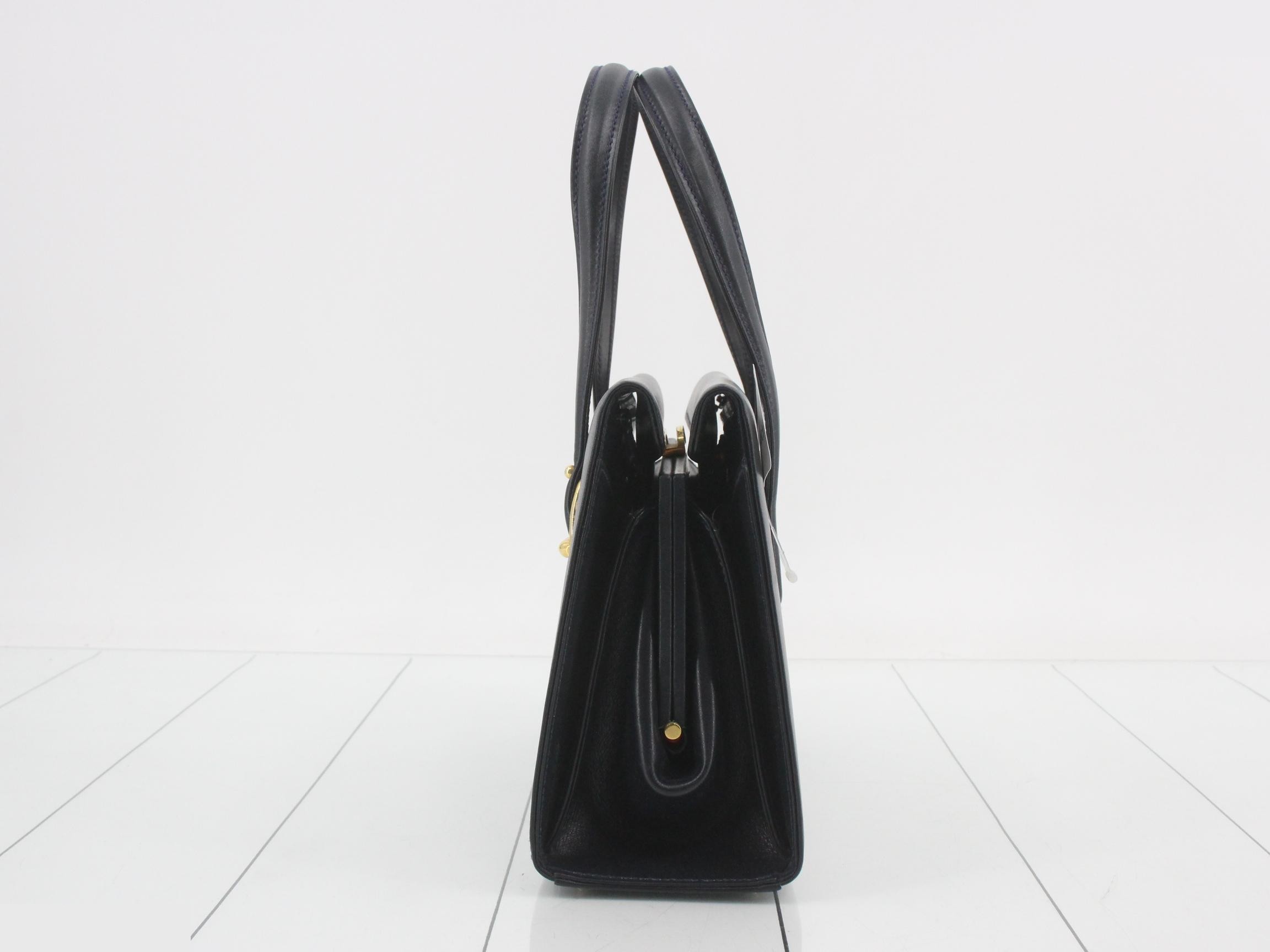 Clasp-closure handbag — view 3