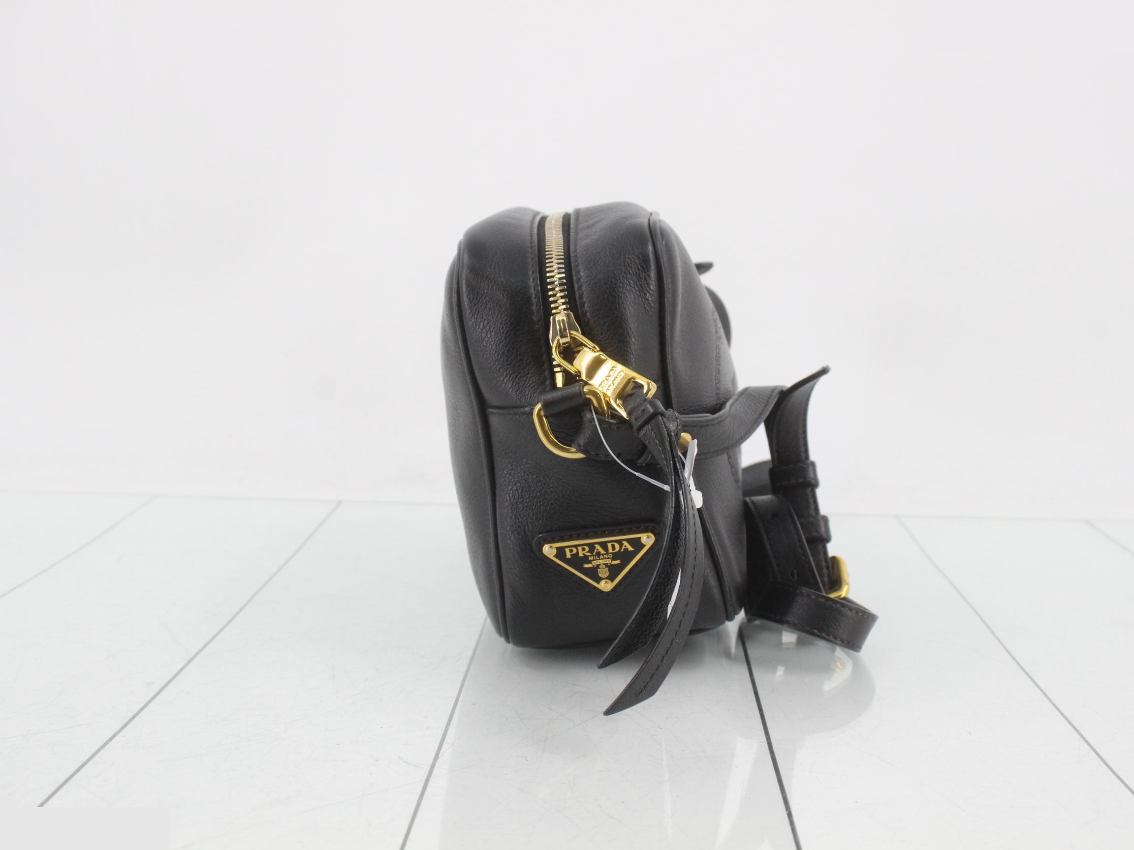 Leather Camera Bag with Embossed Logo - Shoulder Bag — view 4