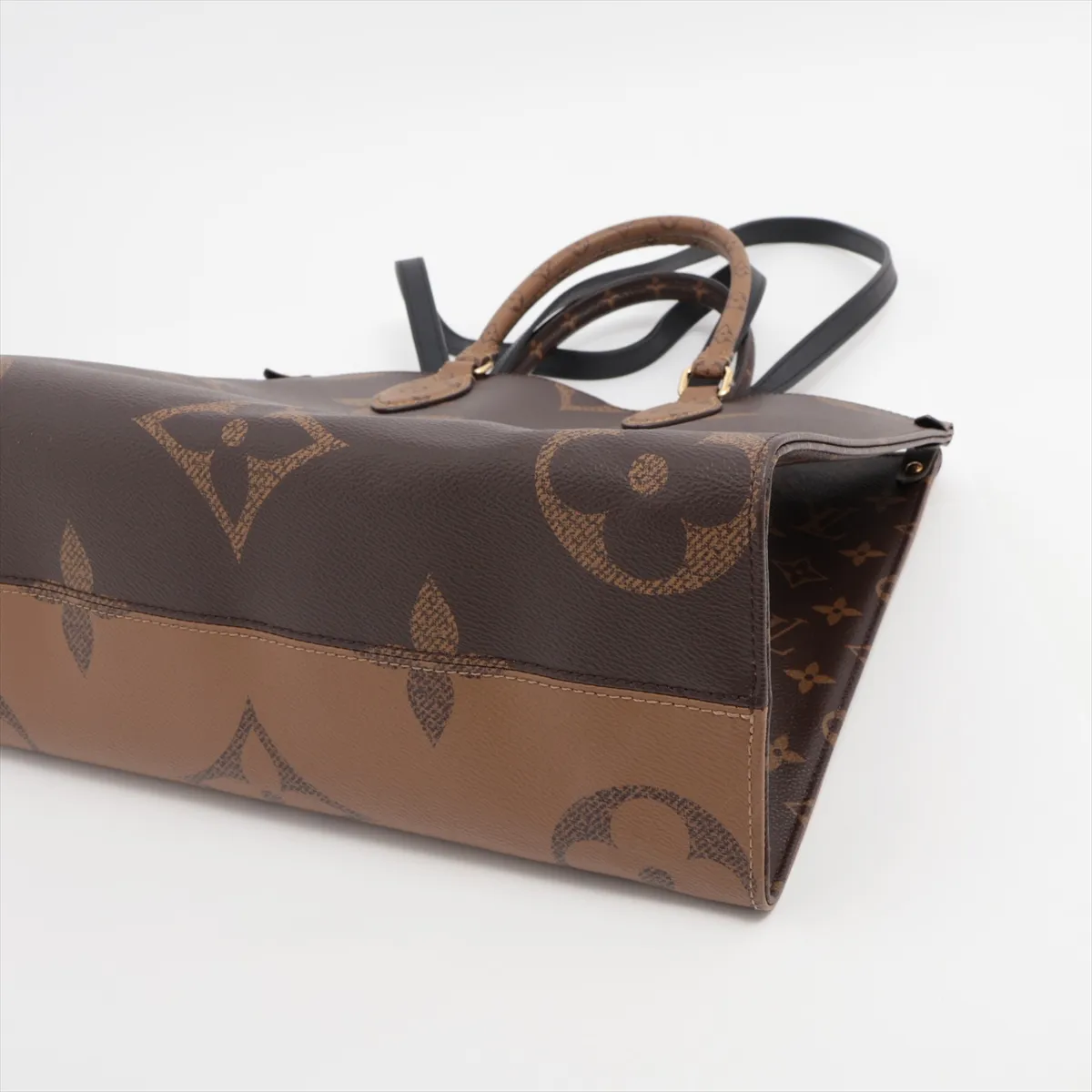 Giant Monogram Reverse On the Go MM M45321 FL3260 Brown RFID reaction available — view 3
