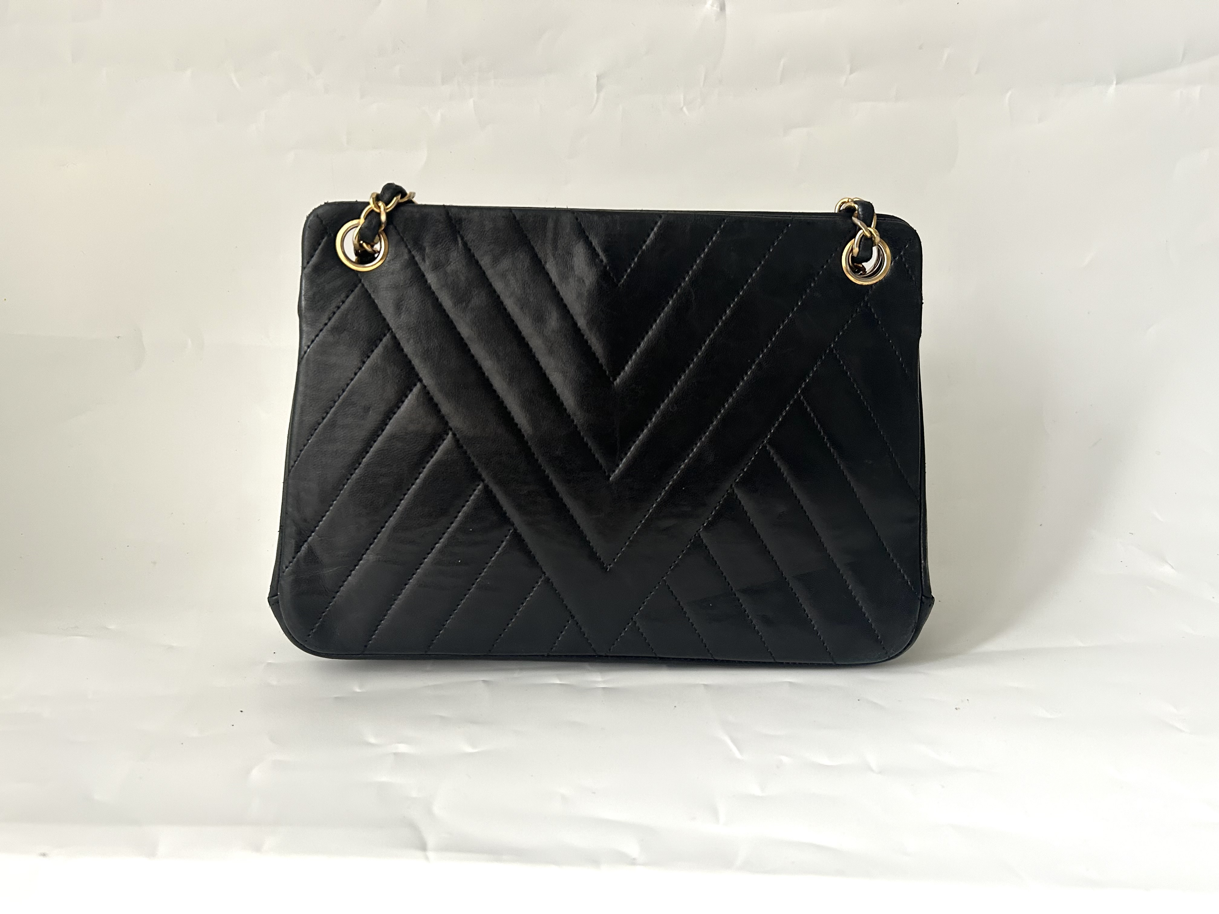 Chevron V-stitch Chain Clasp Bag — view 2