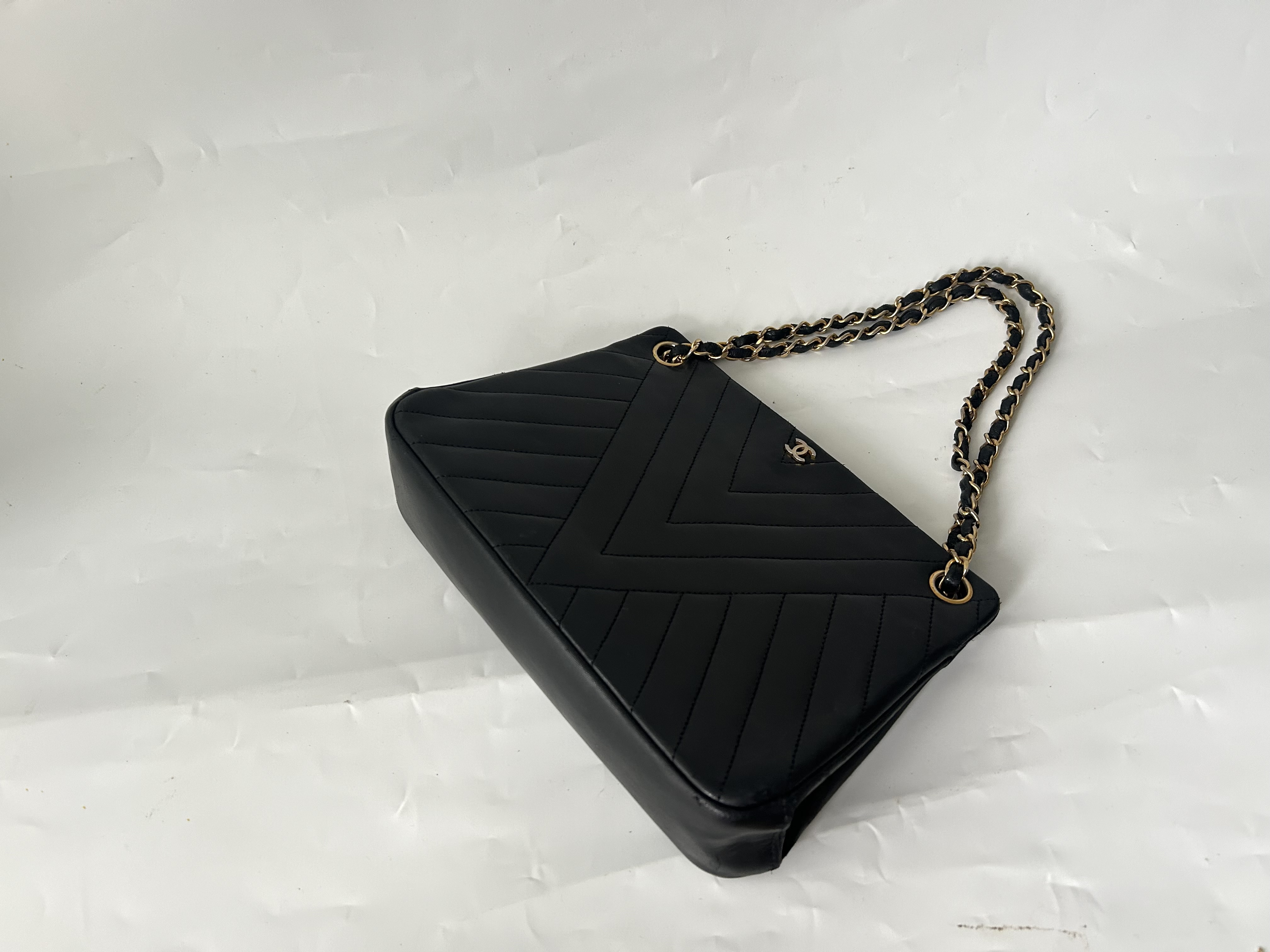 Chevron V-stitch Chain Clasp Bag — view 3