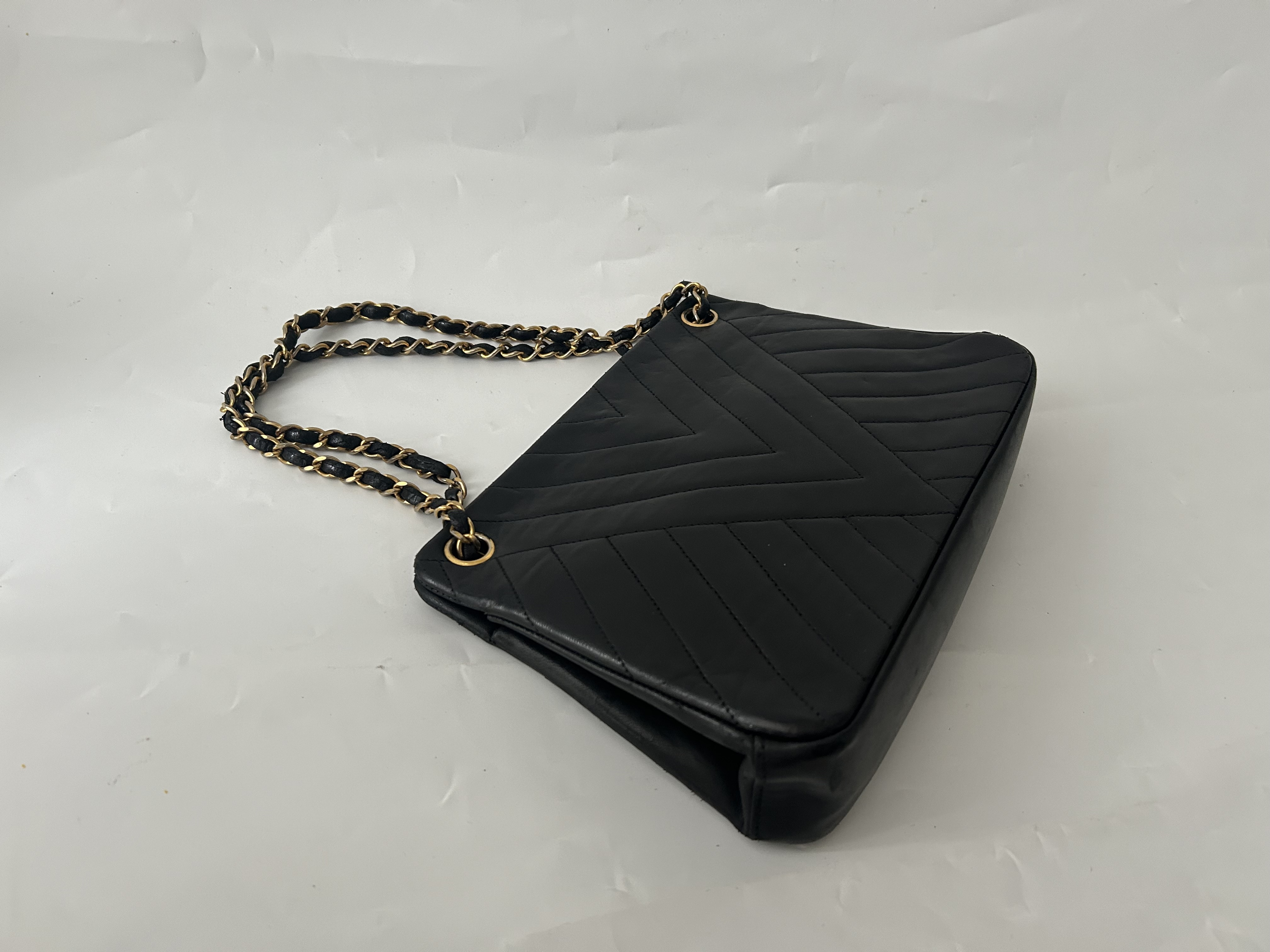 Chevron V-stitch Chain Clasp Bag — view 4