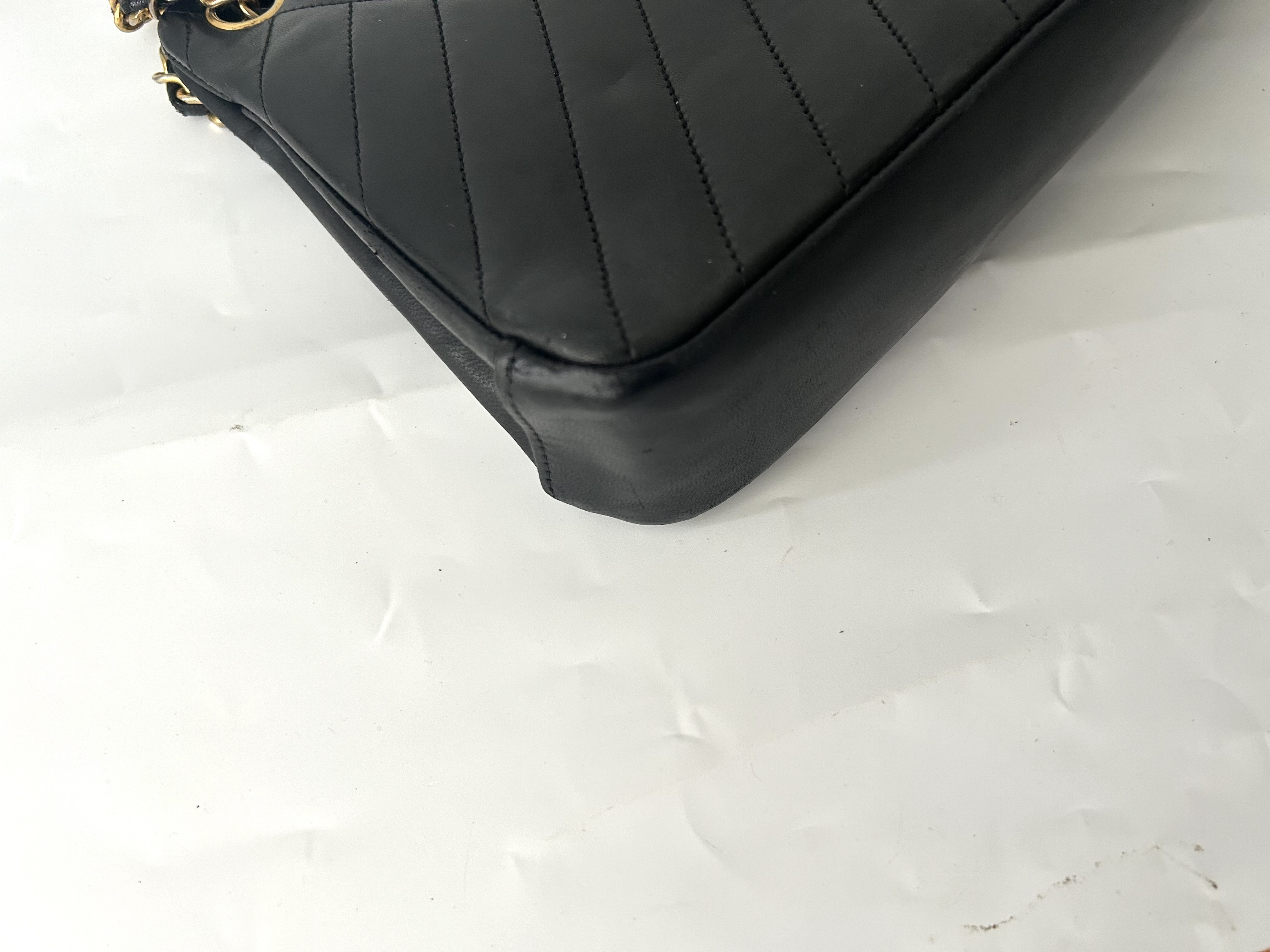 Chevron V-stitch Chain Clasp Bag — view 5