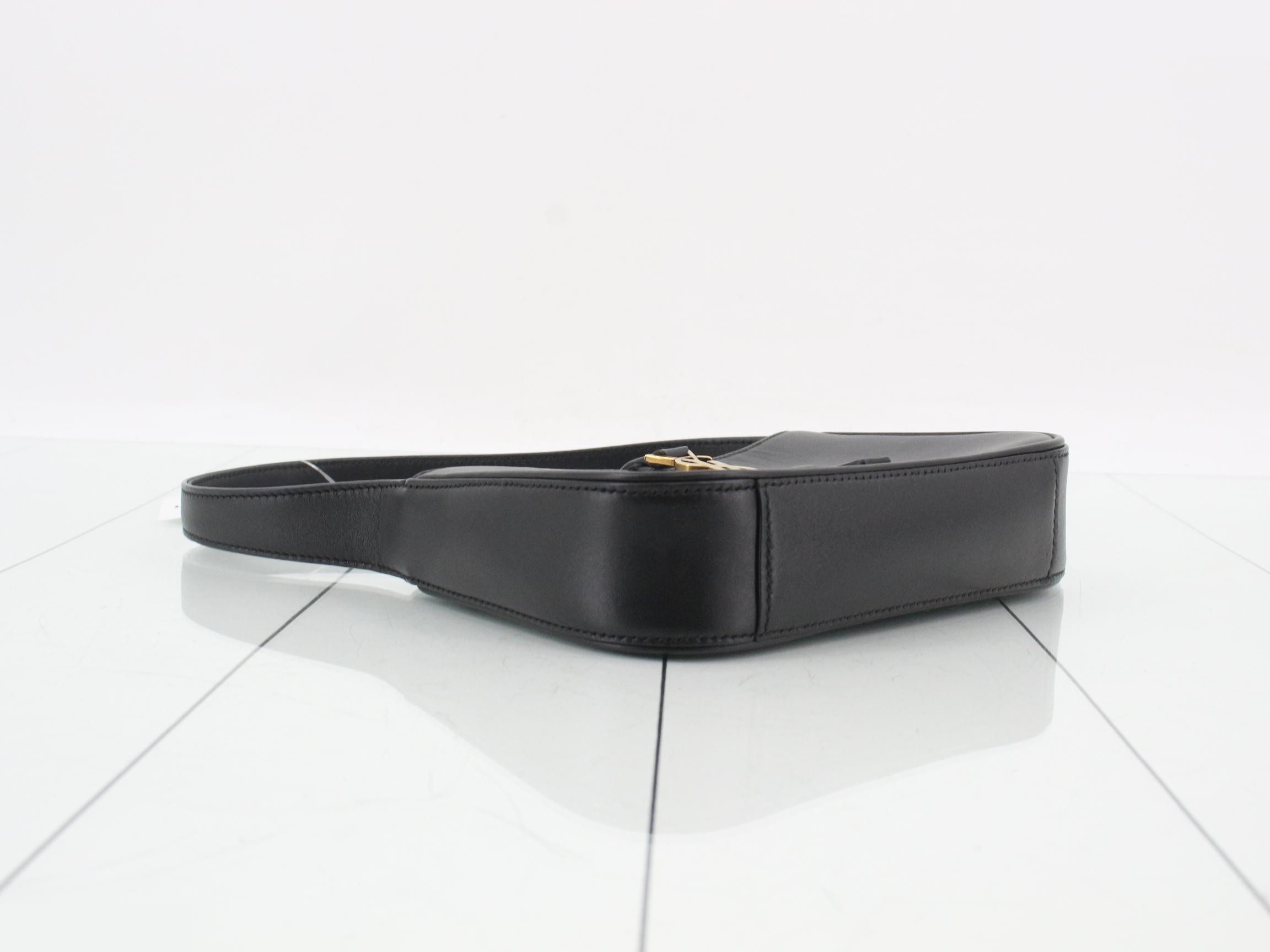 Le Cincassette Leather One-Shoulder Bag — view 5