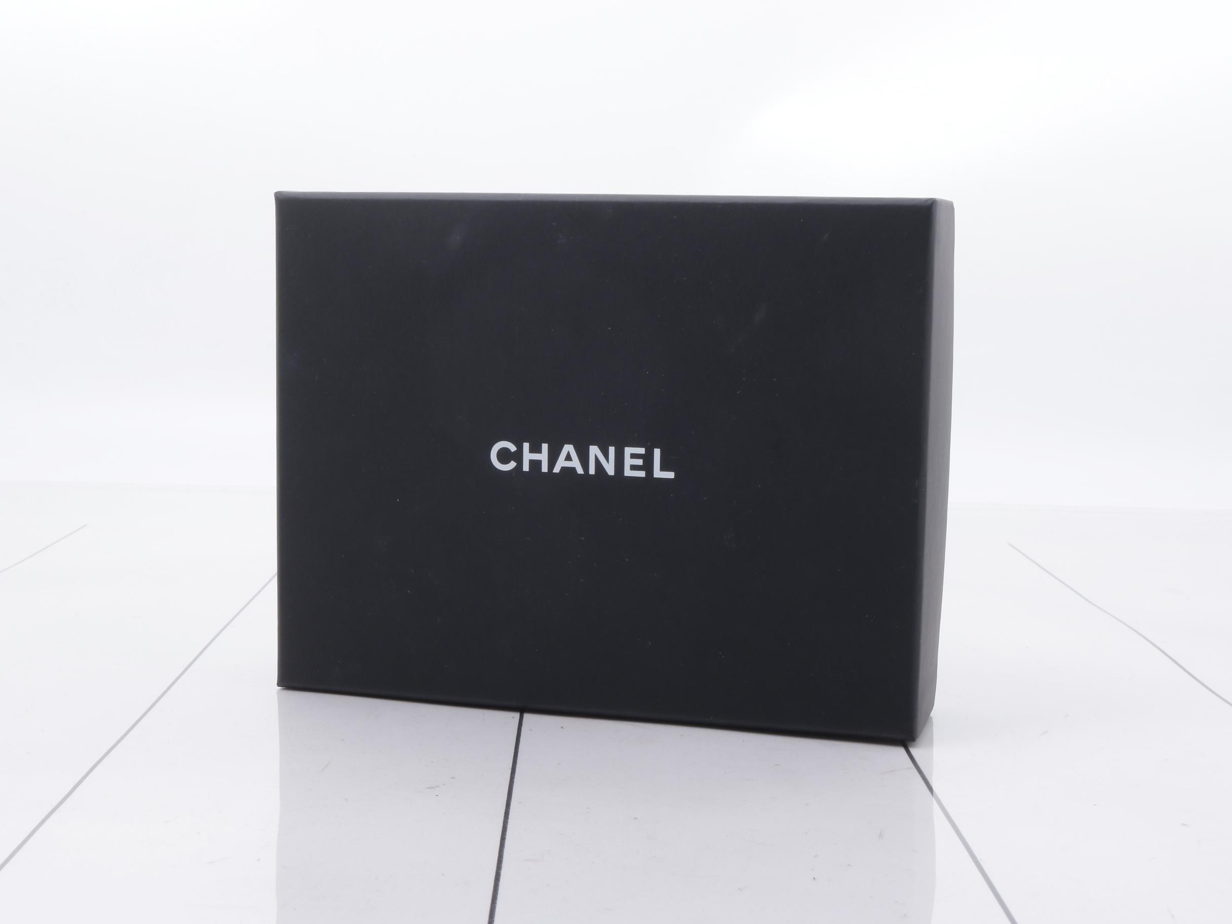 wallet, serial number 29 series — view 5