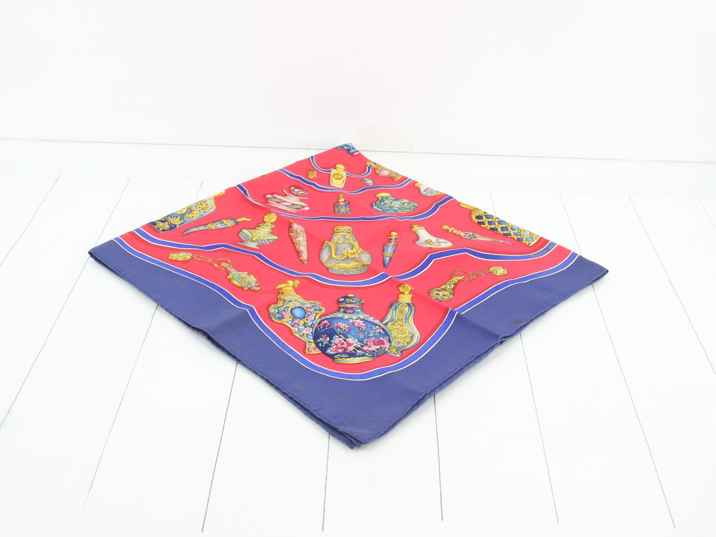 Carre 90 Qu import le flacon perfume bottle scarf — view 2