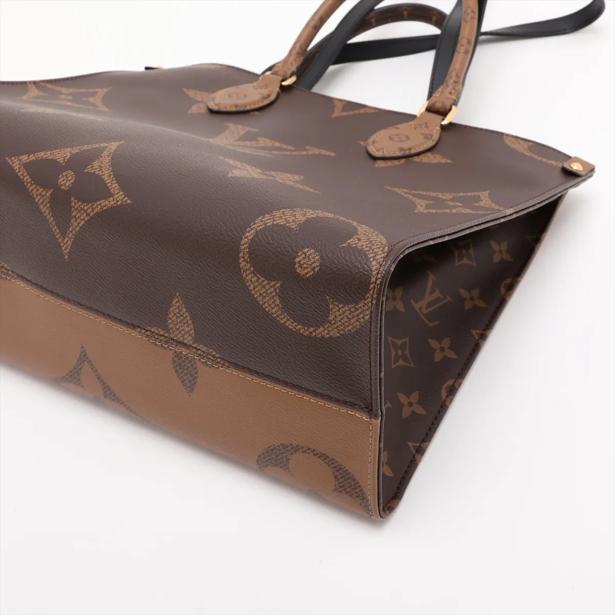 Giant Monogram Reverse OnTheGo MM M45321 Brown (RFID detected) — view 3