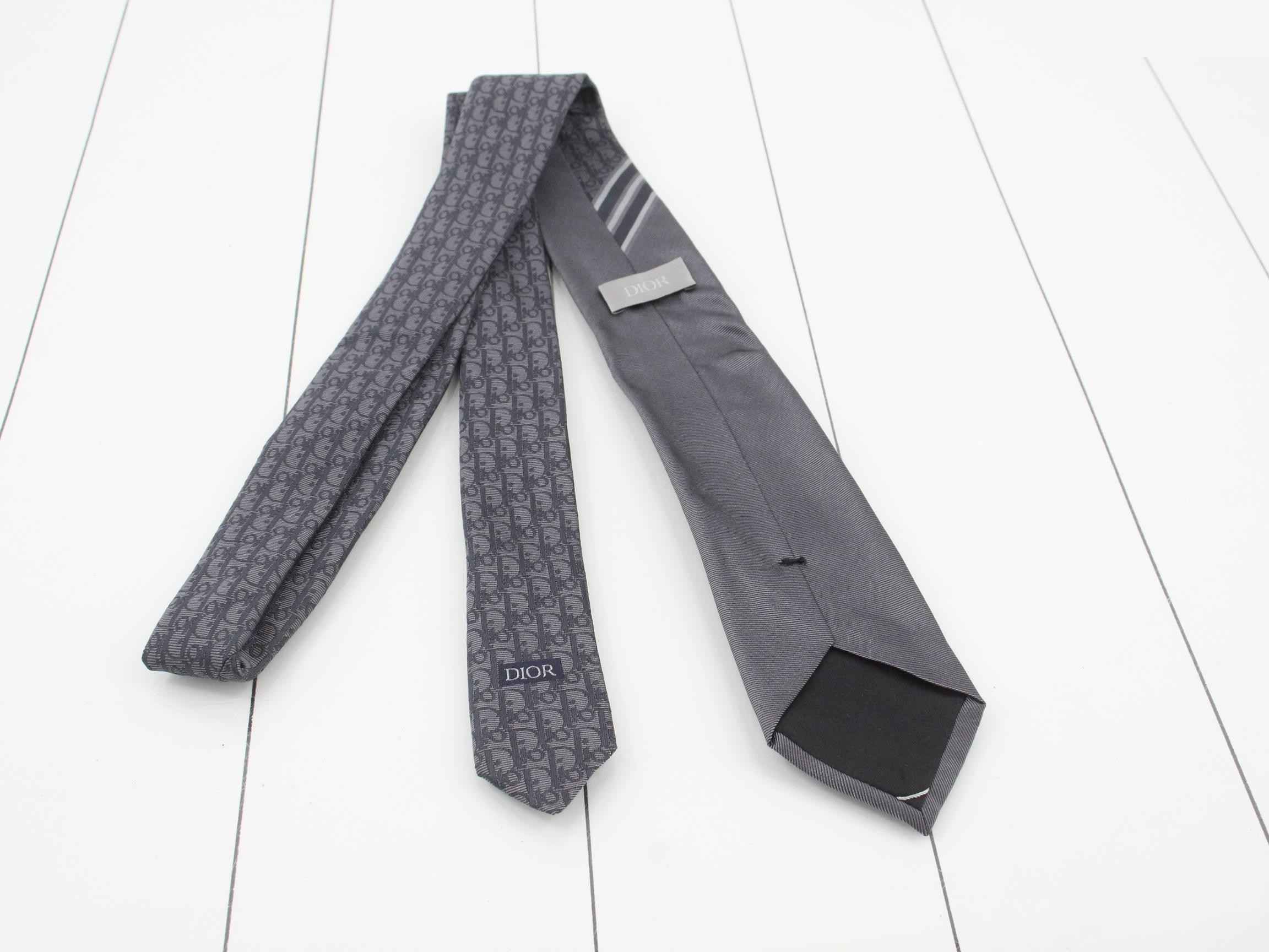 Tie — view 2