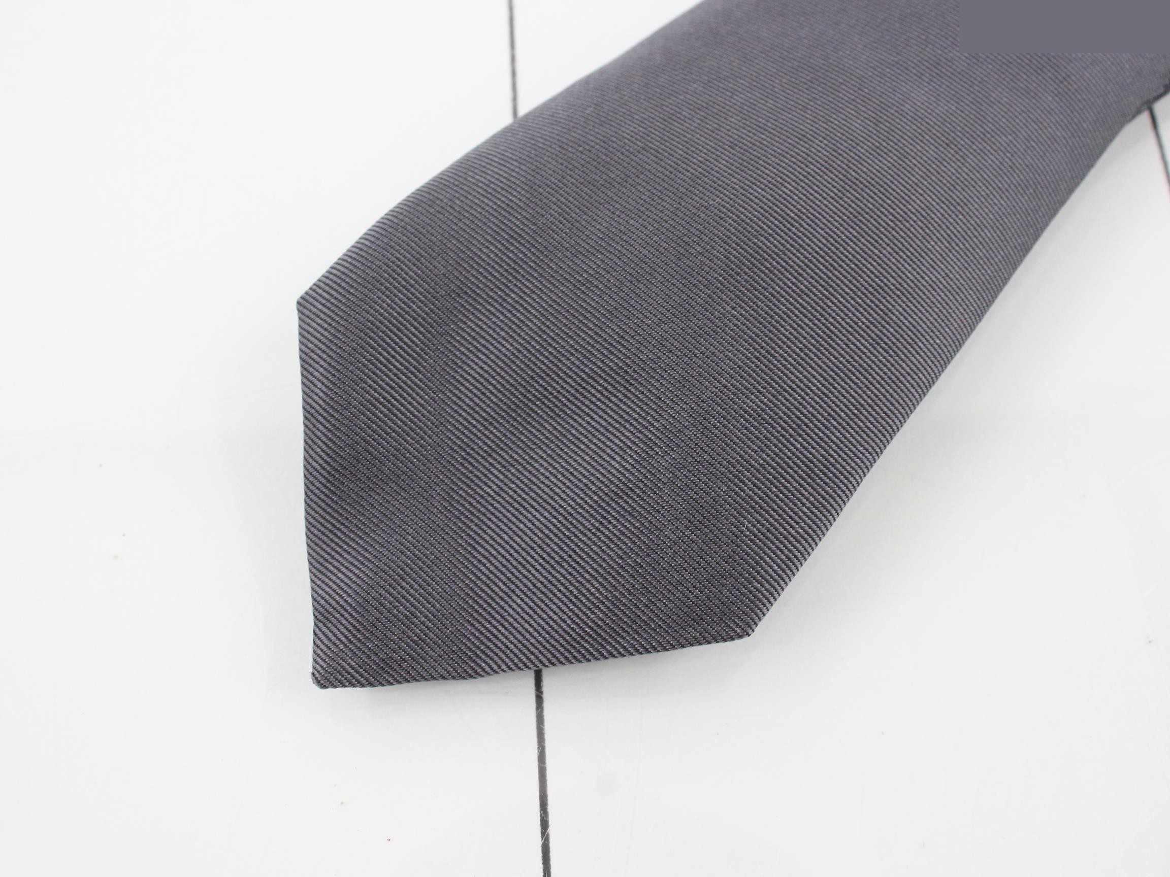 Tie — view 3