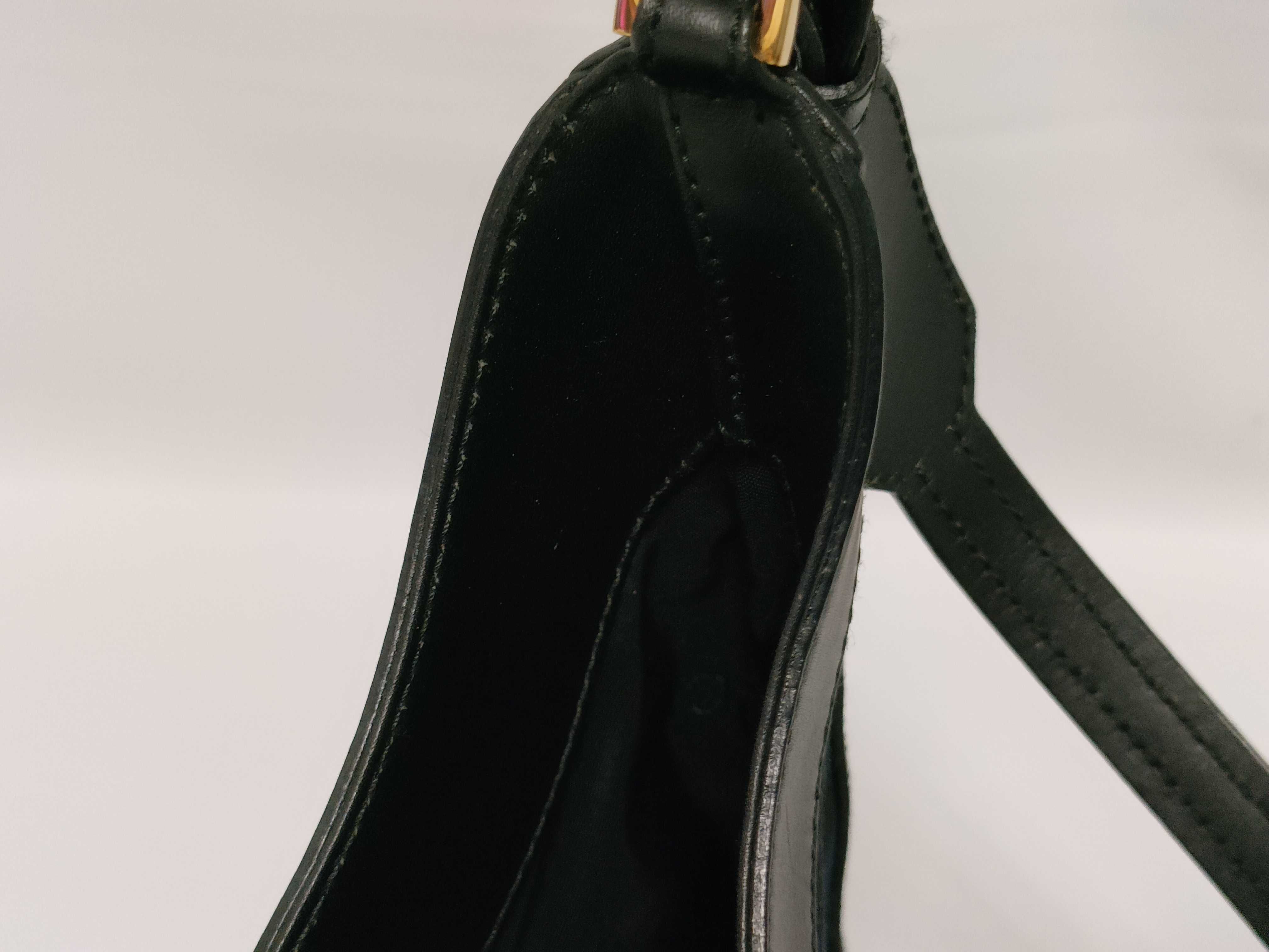 GG Canvas One-Shoulder Bag — view 10