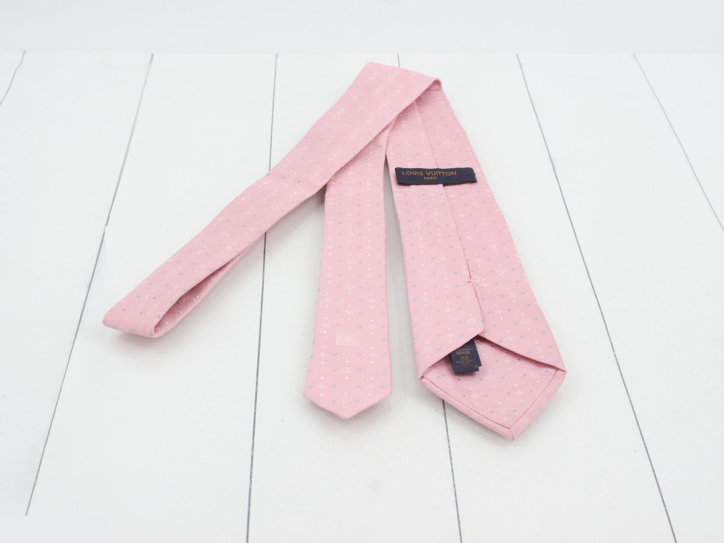 tie — view 2