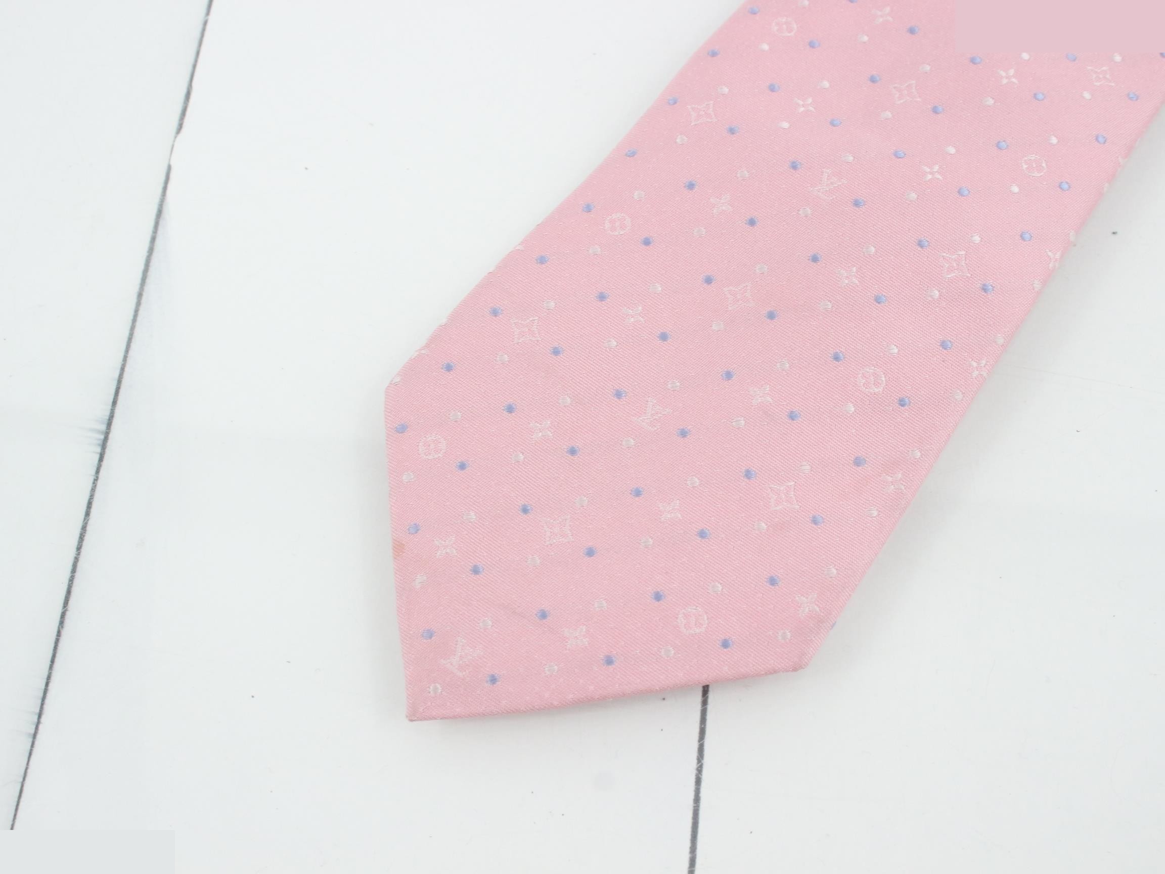 tie — view 3