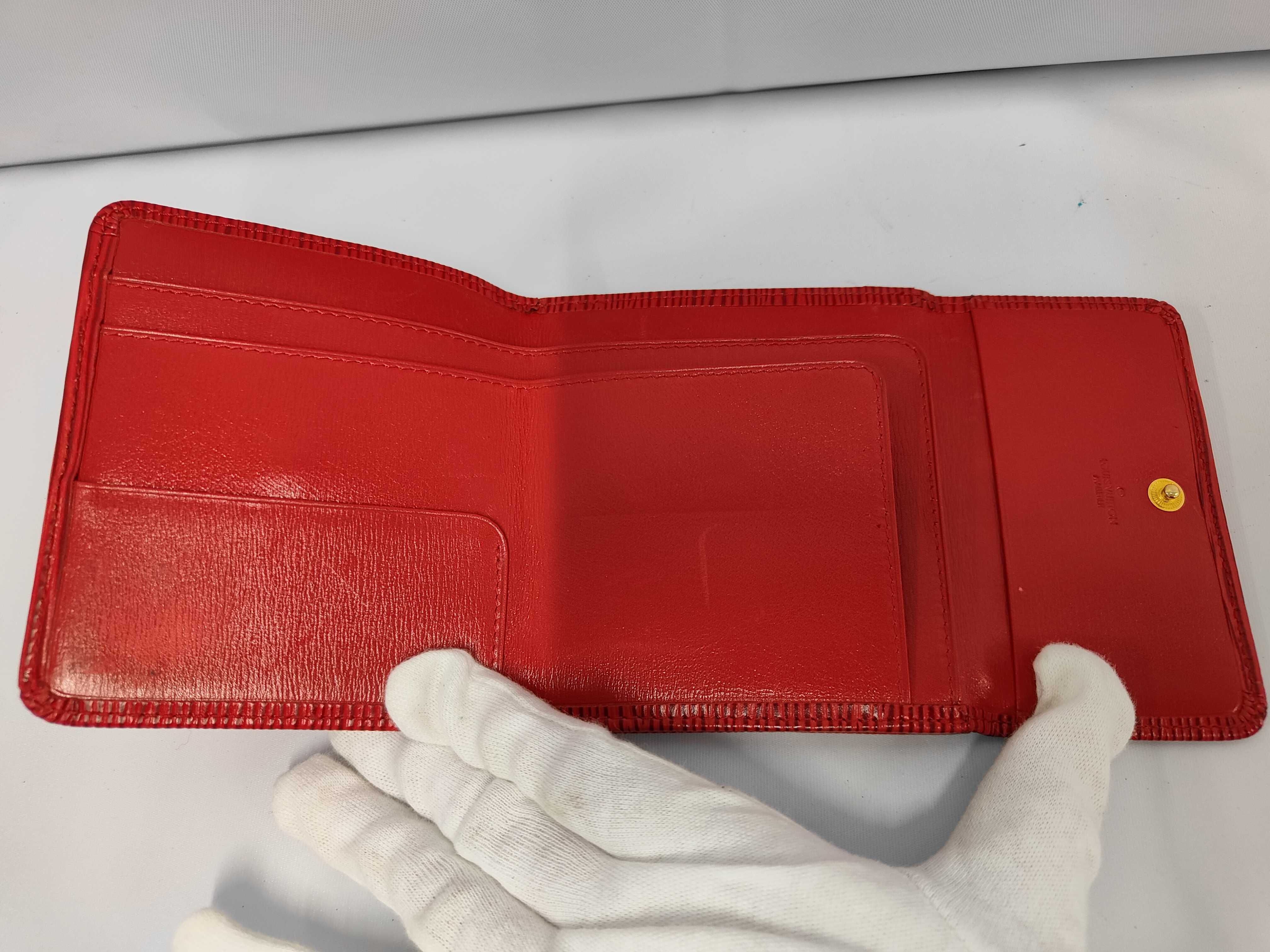 Epi leather / Model number unknown / Serial number unknown / Folding wallet / Leather wallet — view 7