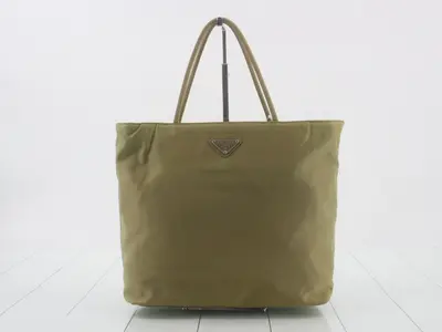 Nylon Triangle Plate Tote Bag