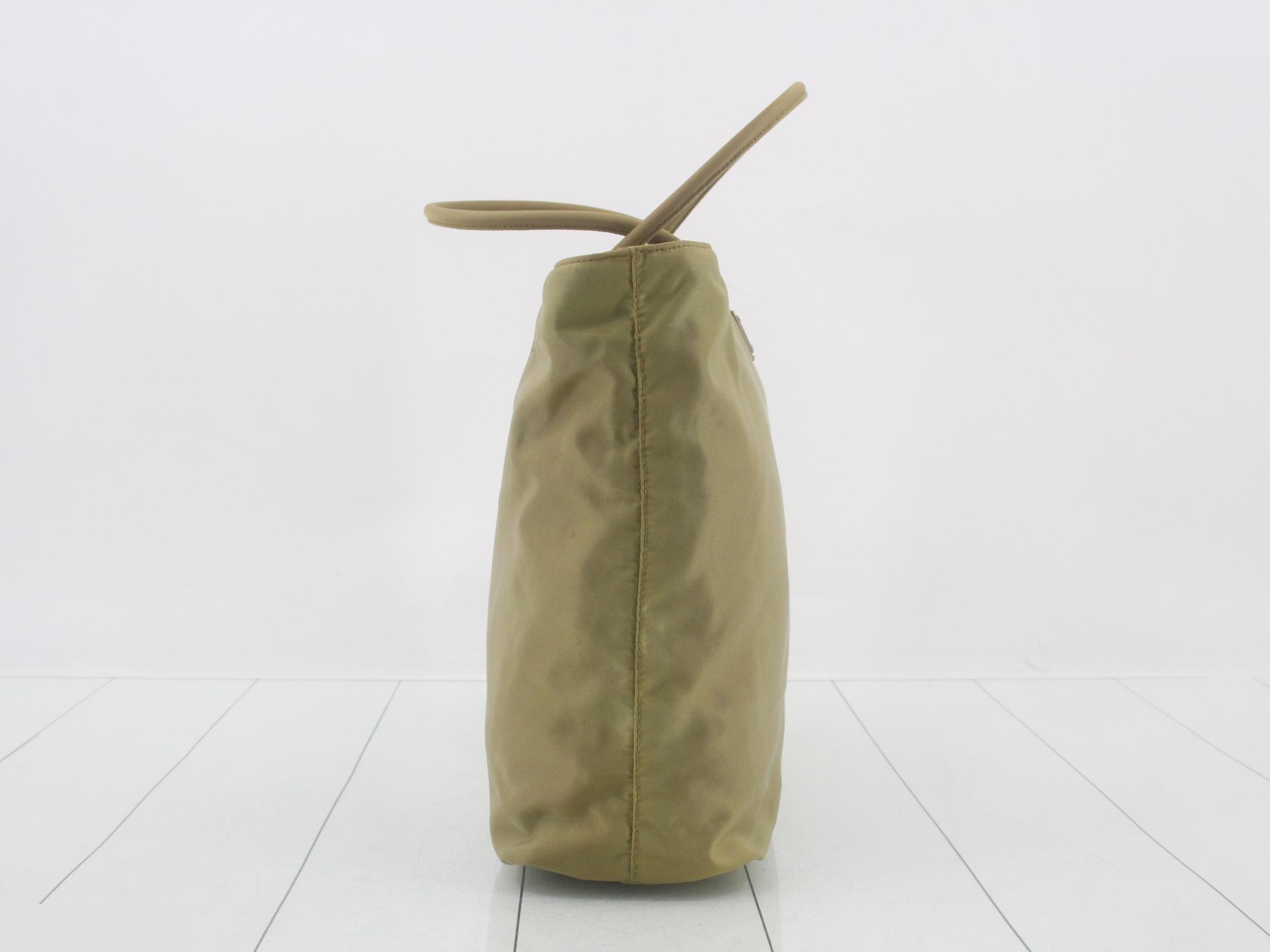 Nylon Triangle Plate Tote Bag — view 4