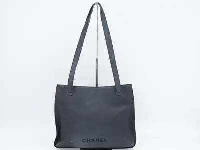 Caviar Skin Logo Black Seal Tote Bag 5503146