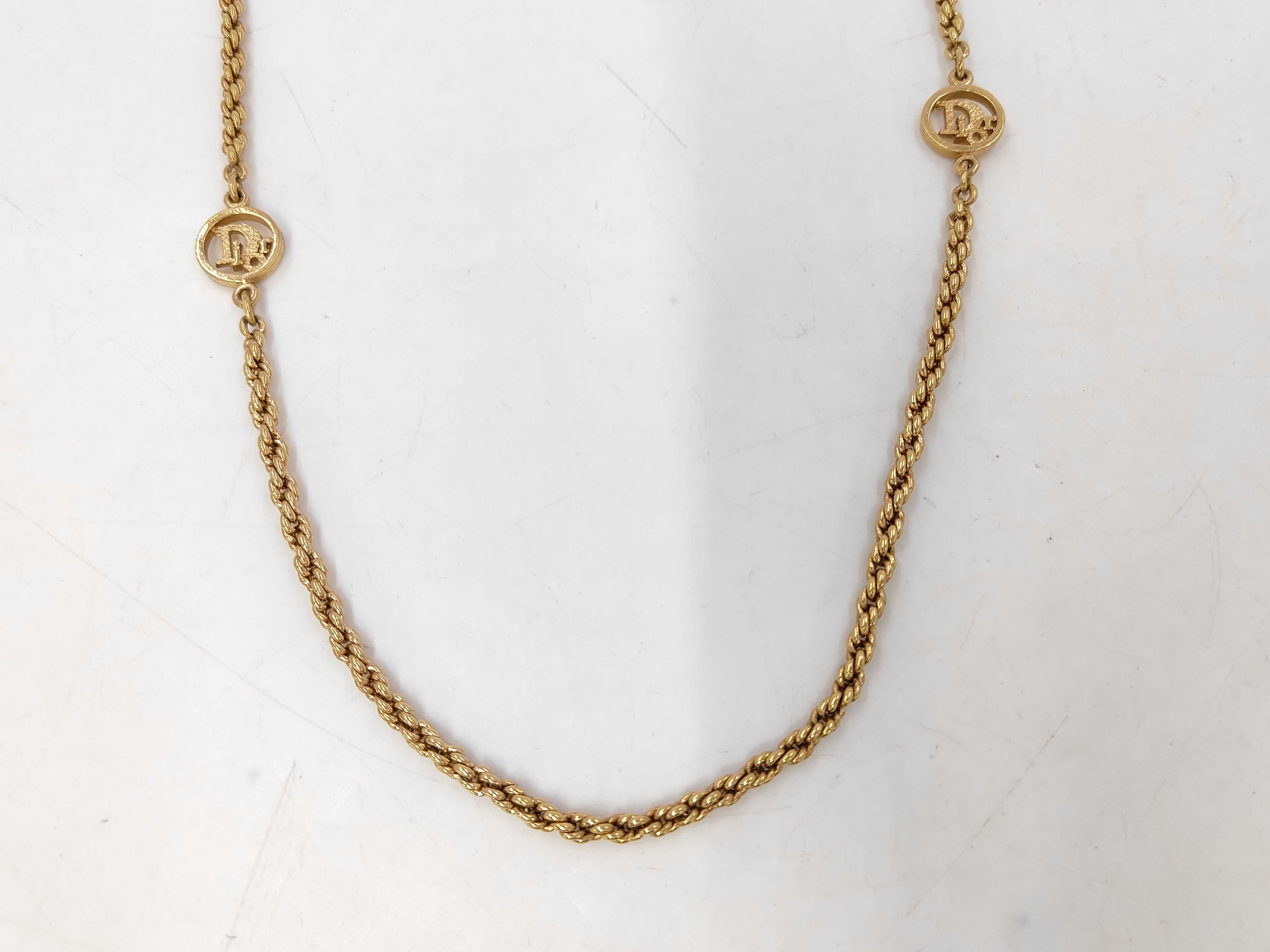 necklace — view 2